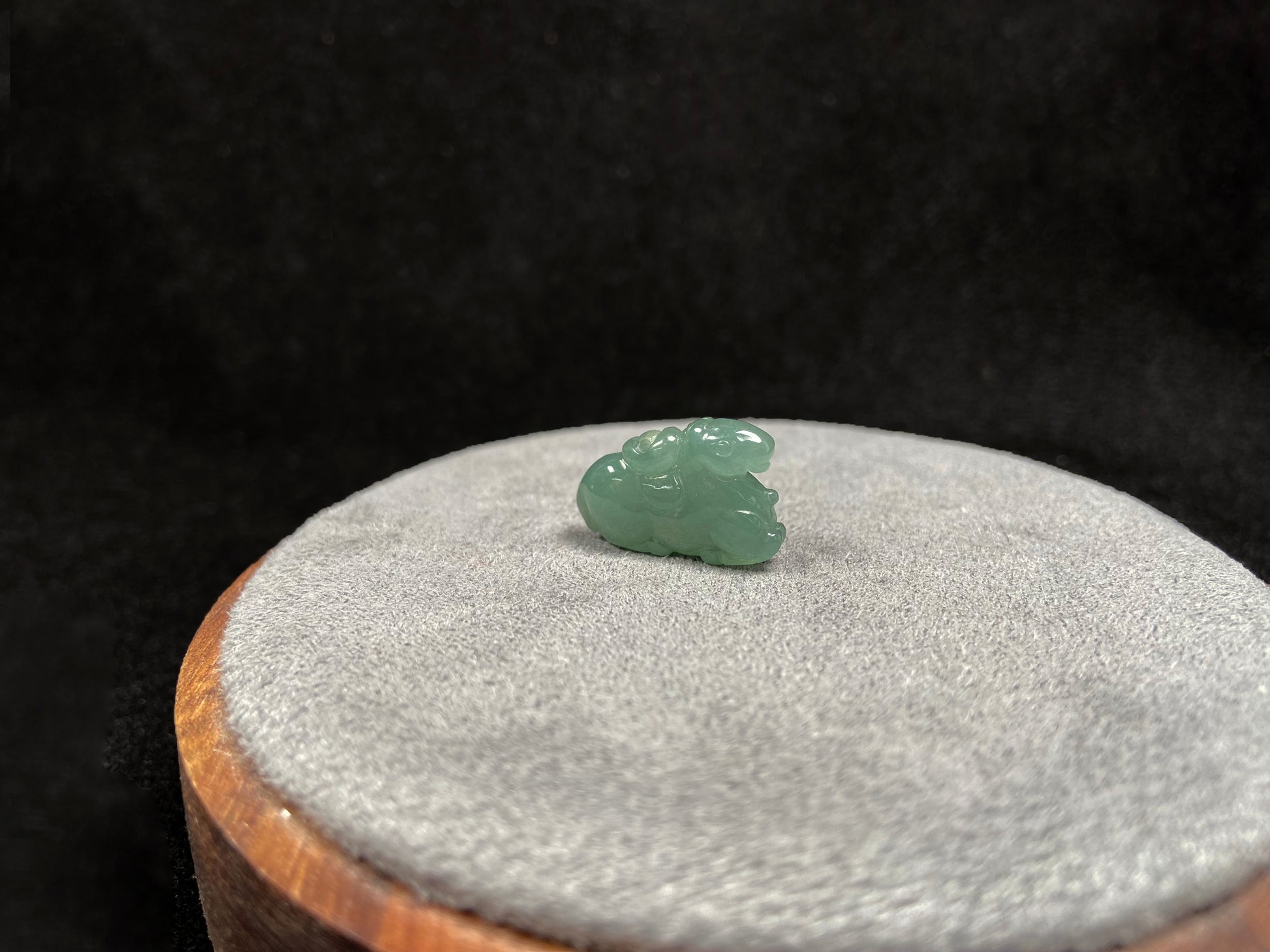 A auspicious green year of the horse loose jadeite.
