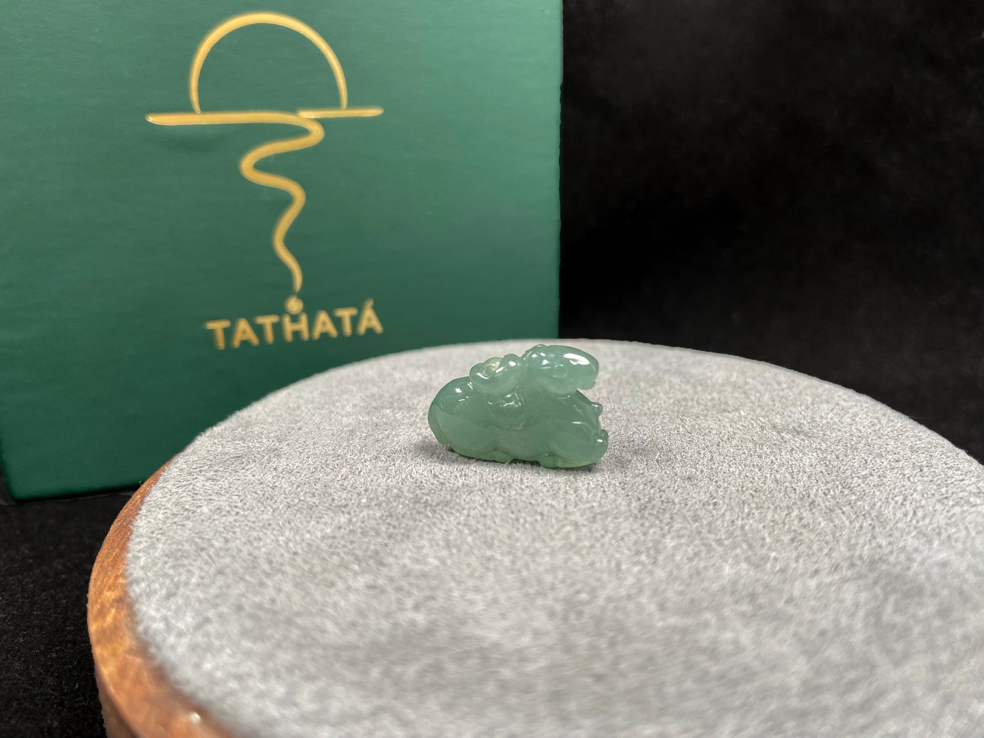 A auspicious green year of the horse loose jadeite.