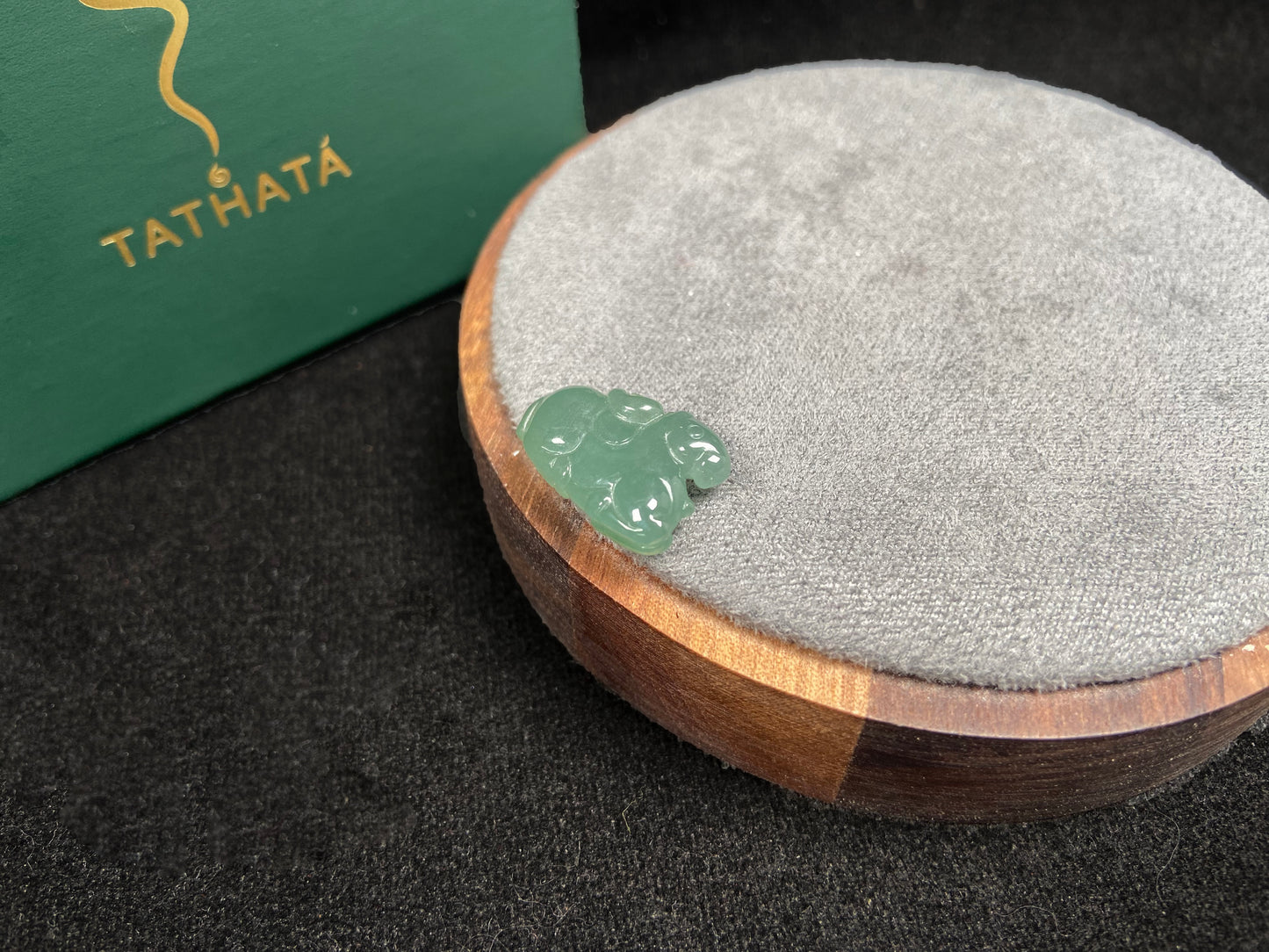 A auspicious green year of the horse loose jadeite.