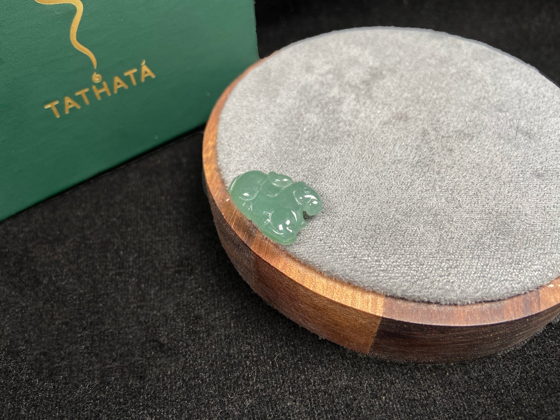 A auspicious green year of the horse loose jadeite.