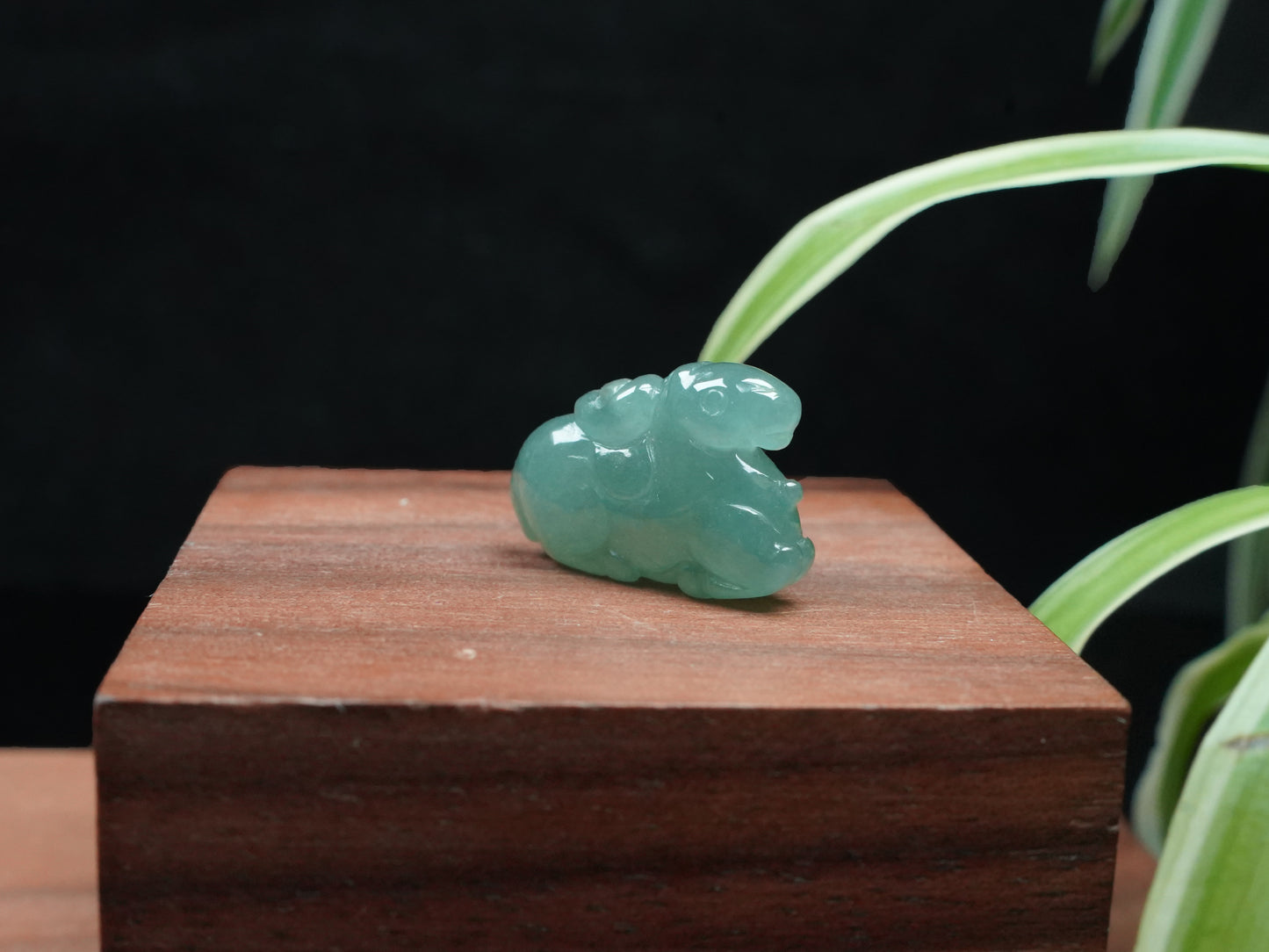 A auspicious green year of the horse loose jadeite.