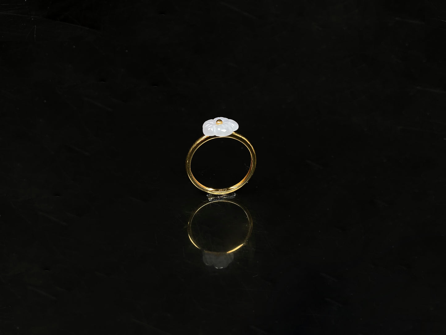 A snow white petal with gold jadeite ring.
