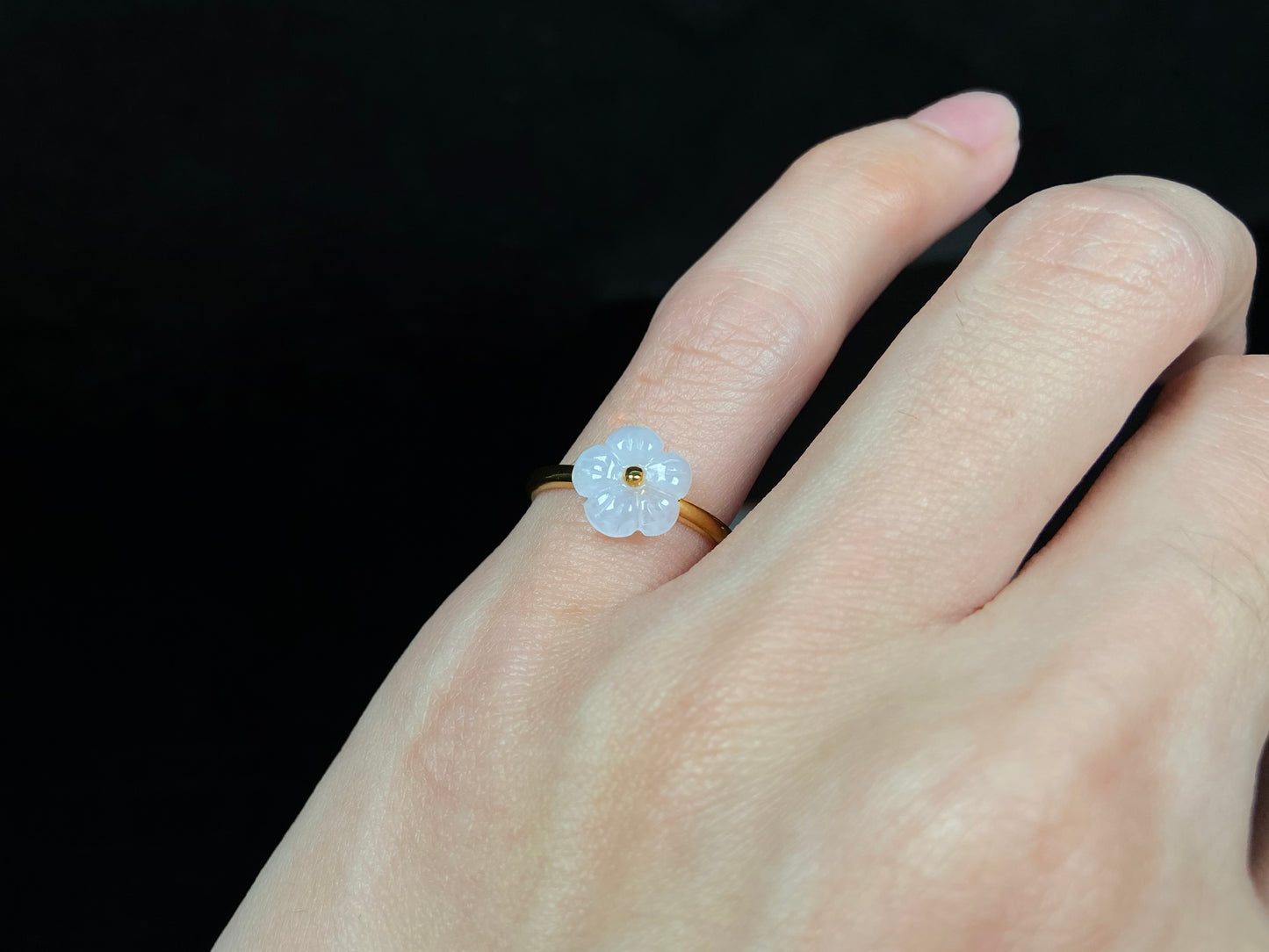 A snow white petal with gold jadeite ring.