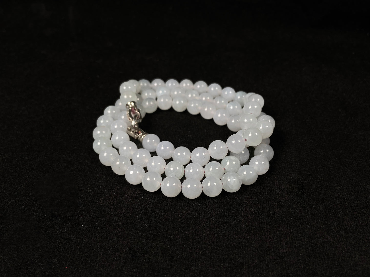 This elegant jadeite bead necklace features white semi-transparent beads.