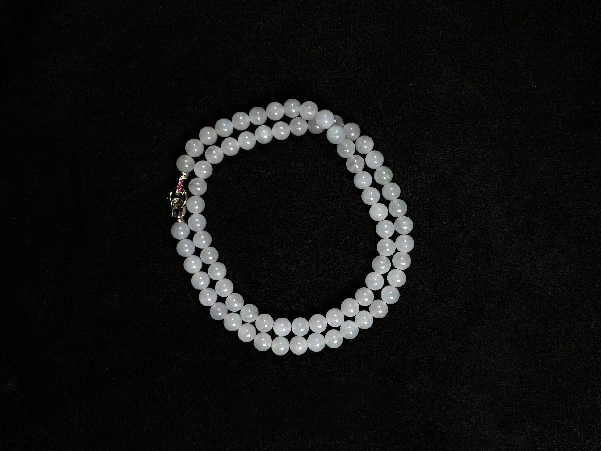 This elegant jadeite bead necklace features white semi-transparent beads.