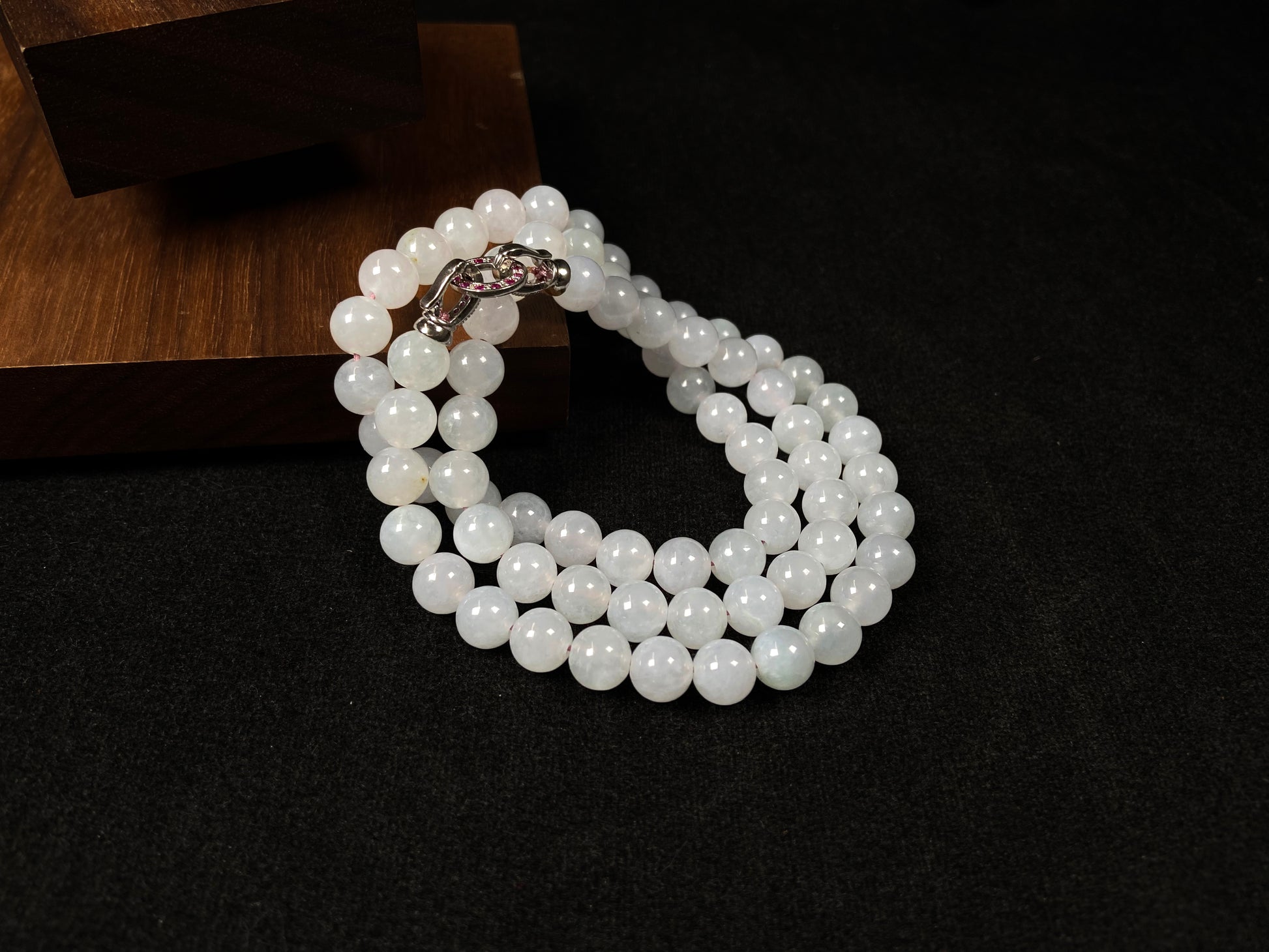 This elegant jadeite bead necklace features white semi-transparent beads.