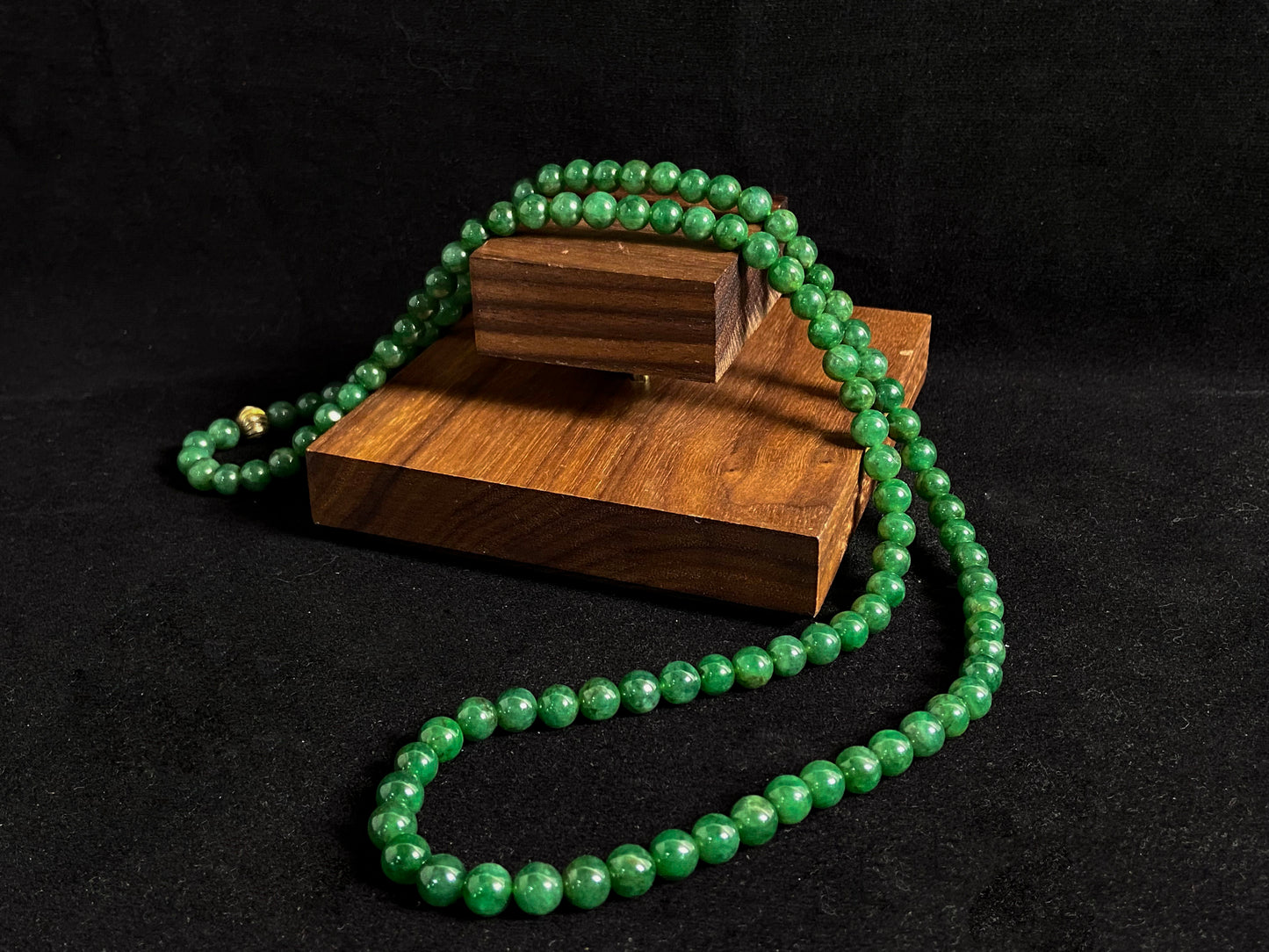 This elegant jade necklace combines spinach green beads with a silver gold plated focal bead, creating a perfect balance of natural beauty and metallic elegance.