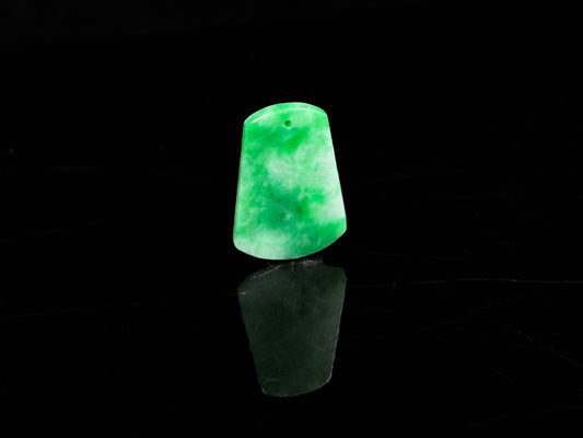 A vivid apple green Wu Shi Pai loose jadeite.