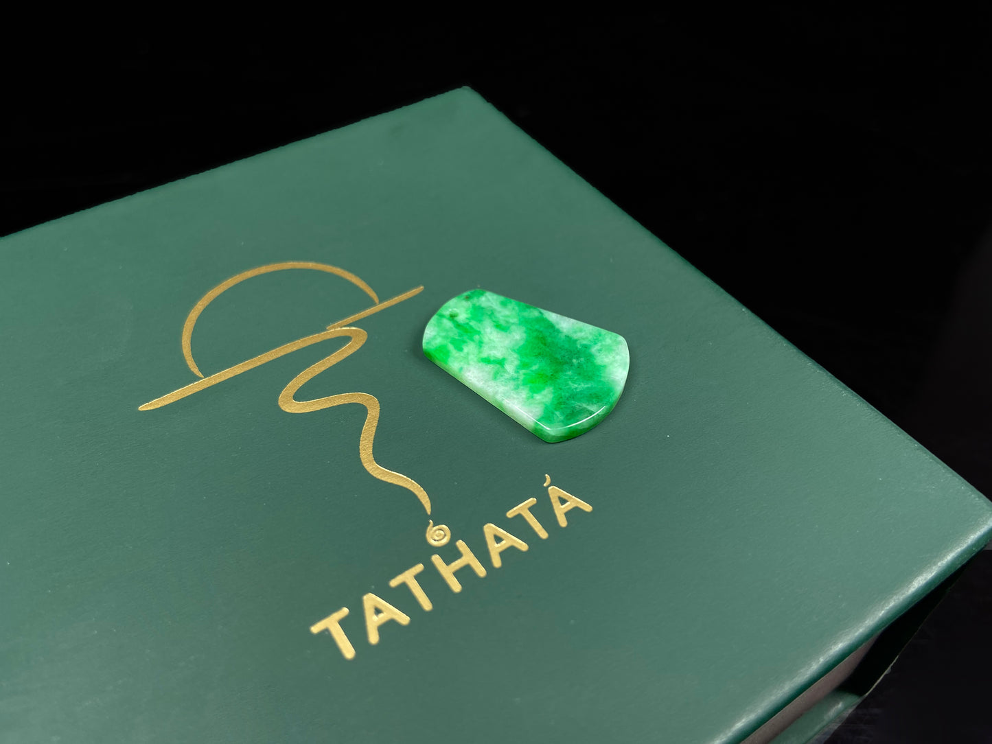 A vivid apple green Wu Shi Pai loose jadeite.