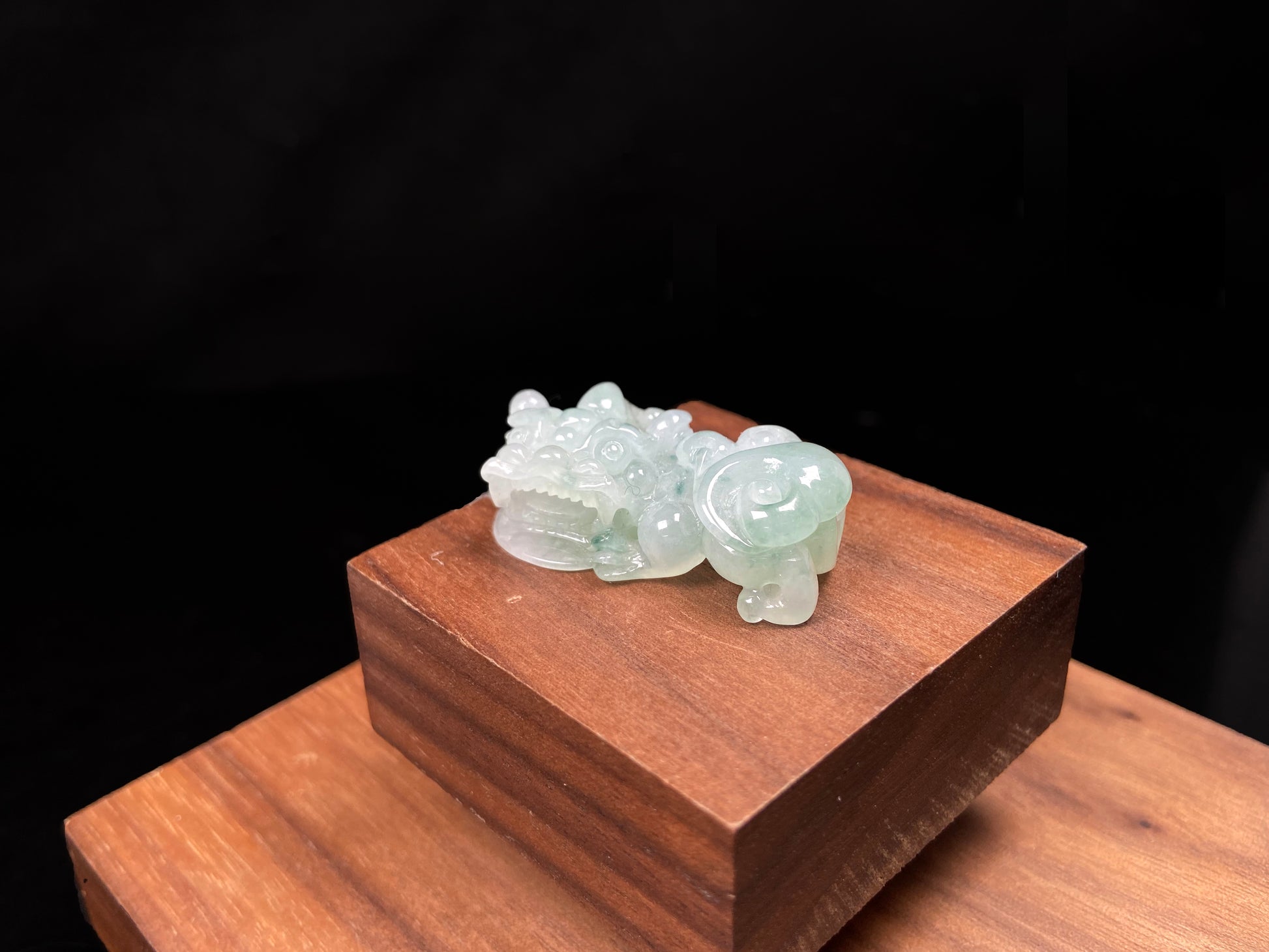 A white green Overlord Pixiu loose jadeite group.