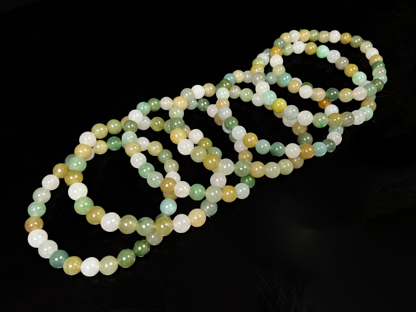 A pastel green mix jadeitebeads bracelet group.