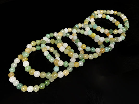 A pastel green mix jadeitebeads bracelet group.
