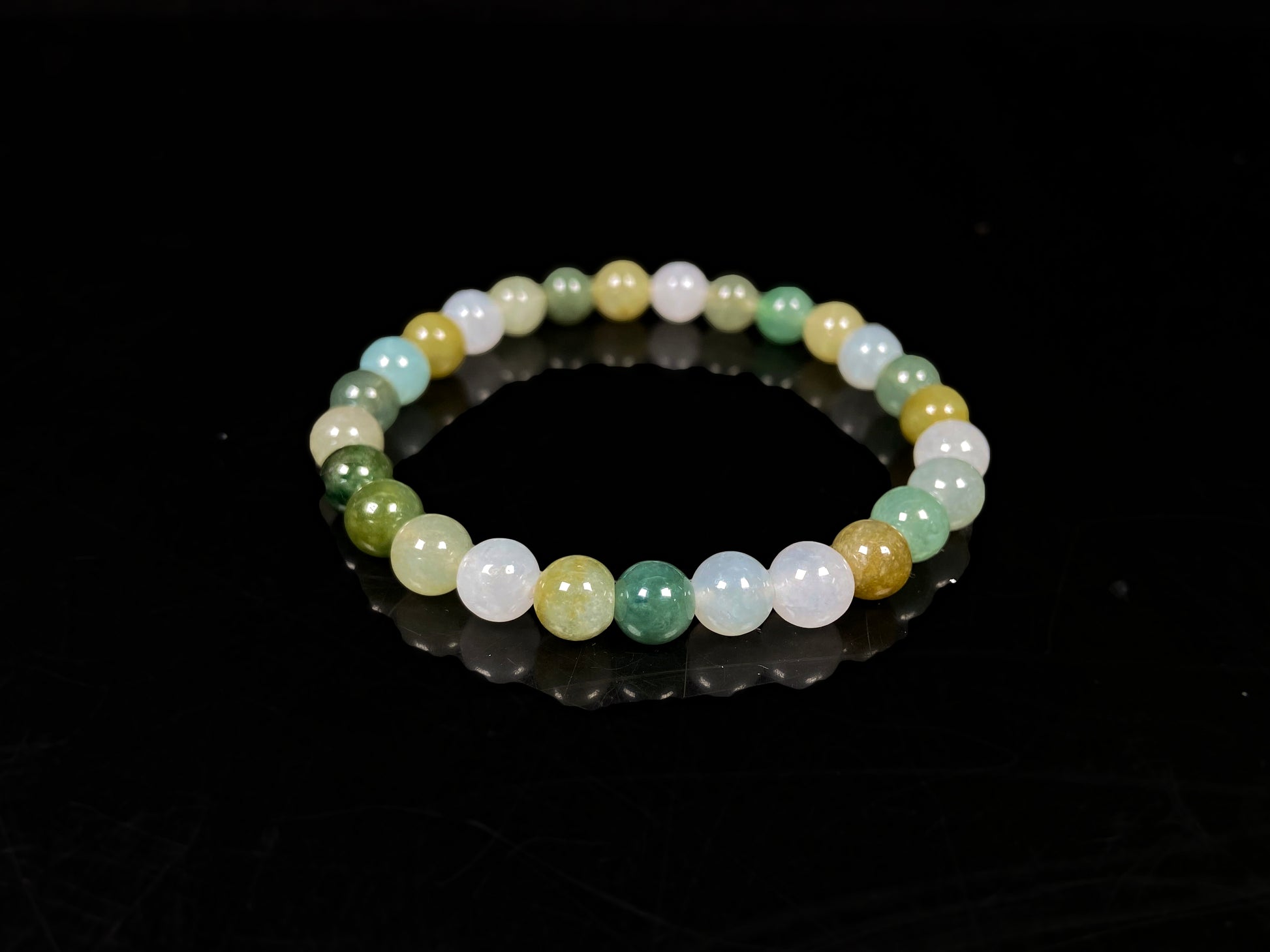 A pastel green mix jadeite beads bracelet.