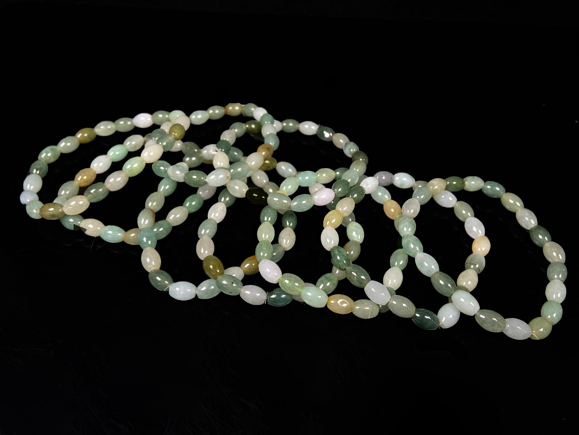 A spring green vitality jadeite beads bracelet group.