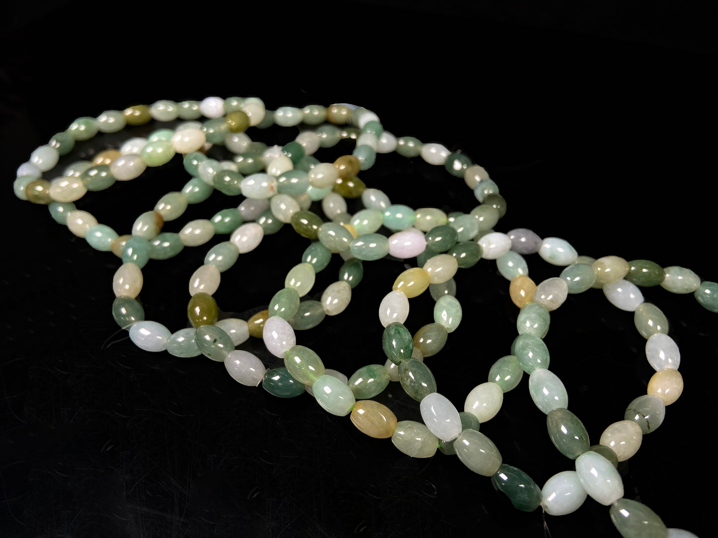 A spring green vitality jadeite beads bracelet group.