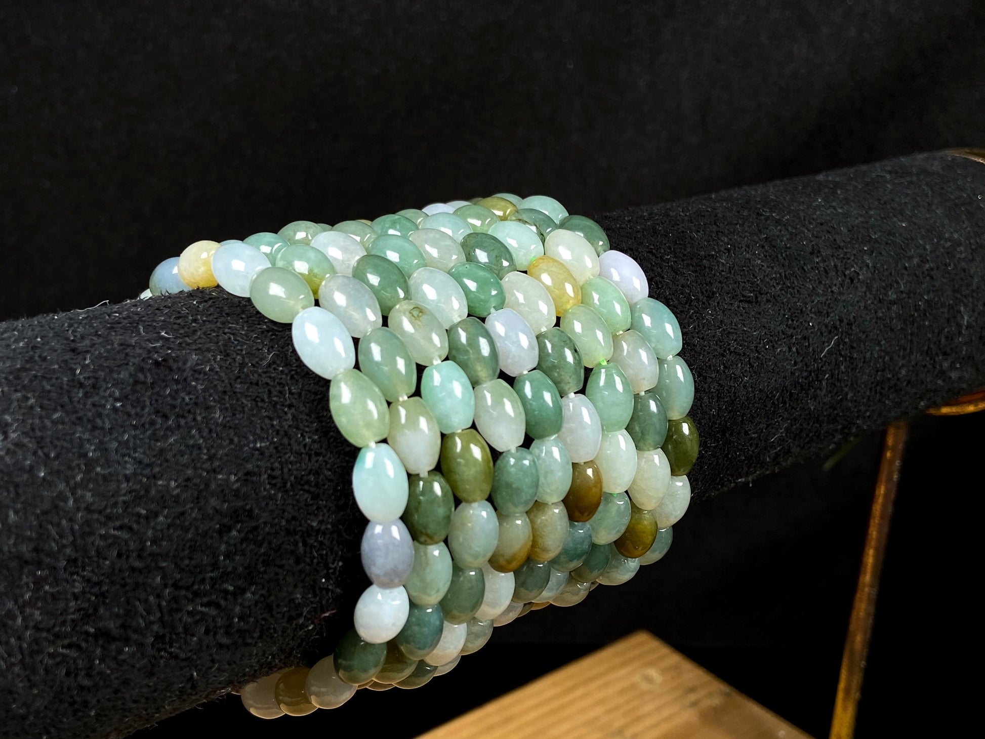A spring green vitality jadeite beads bracelet group.