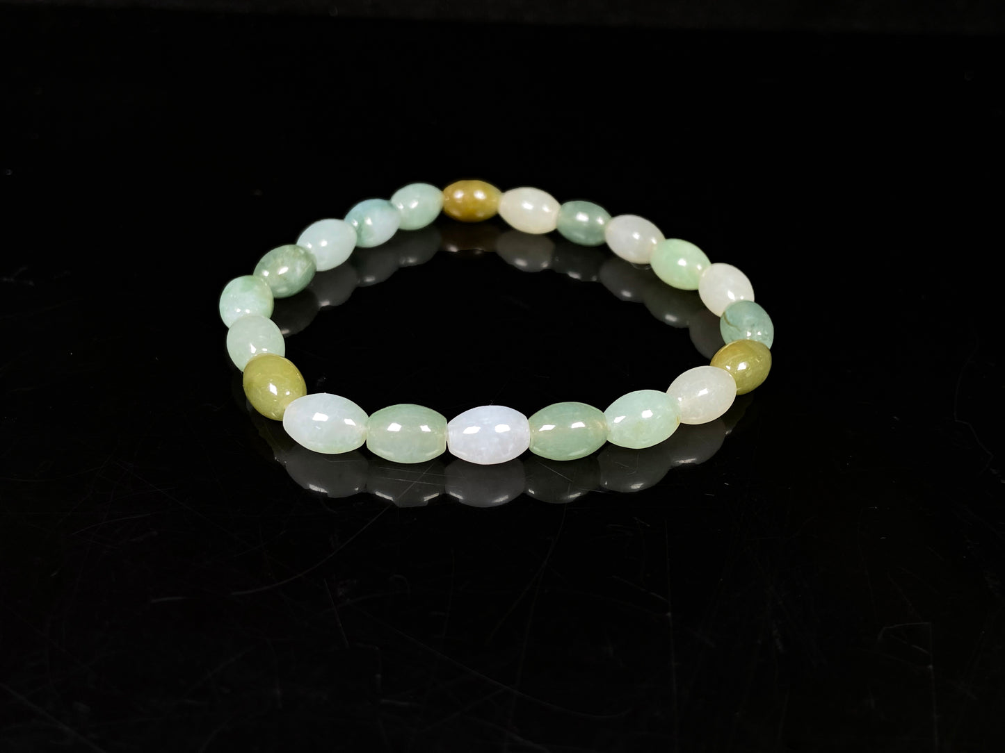A spring green vitality jadeite beads bracelet.