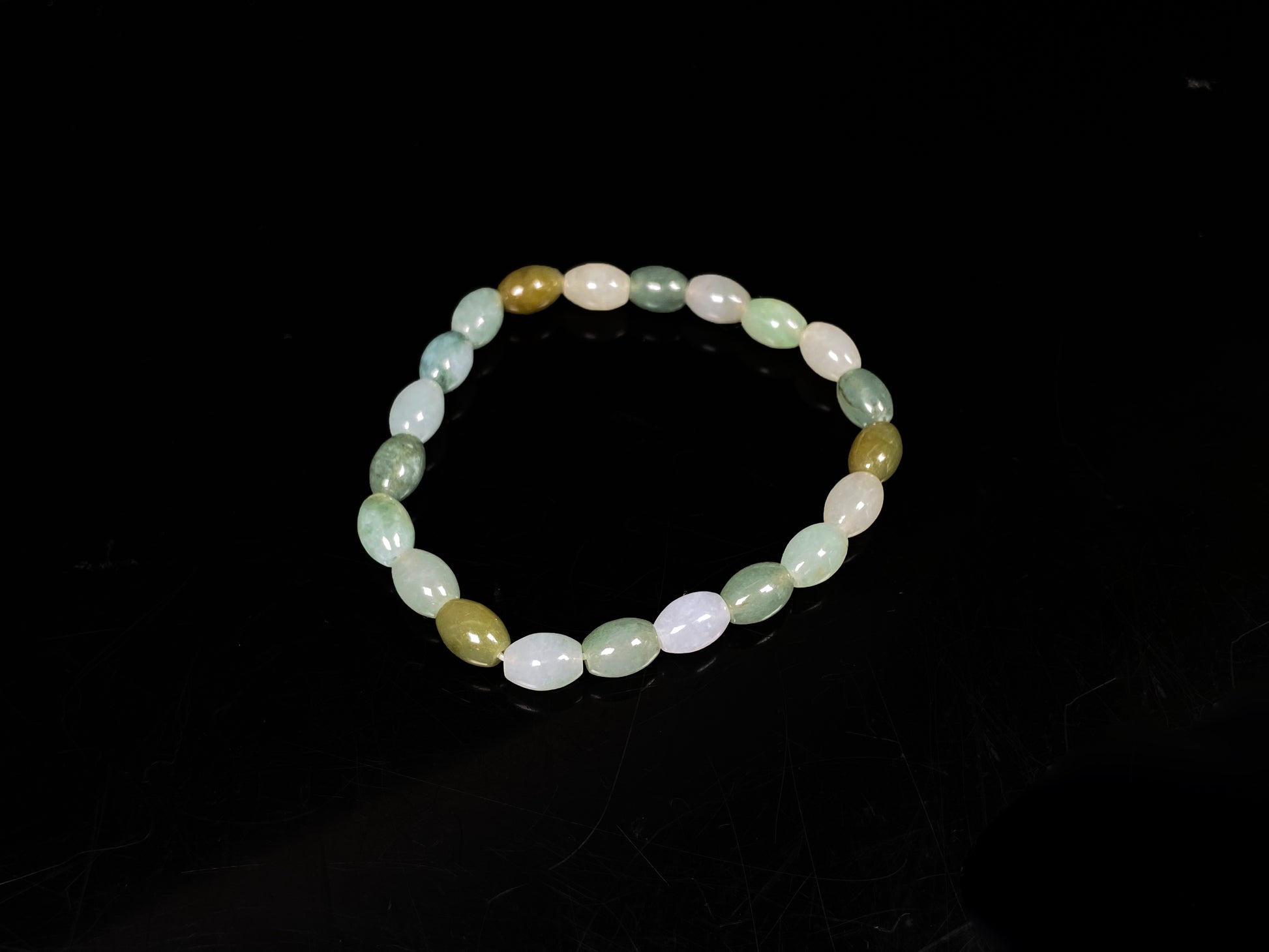 A spring green vitality jadeite beads bracelet.