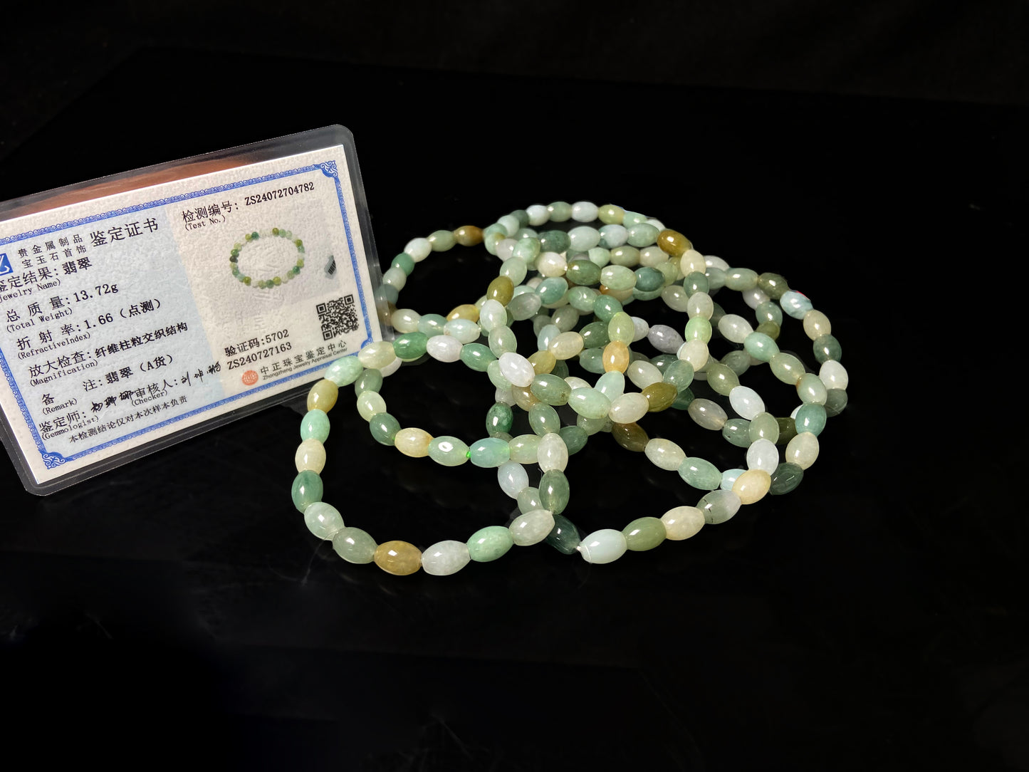 A spring green vitality jadeite beads bracelet group.