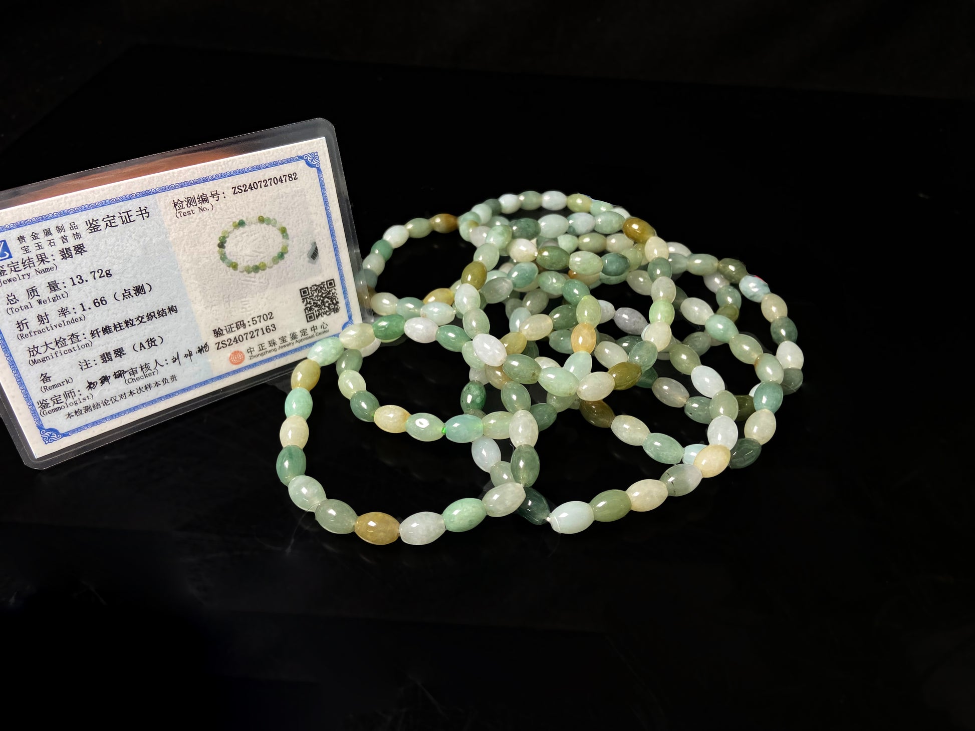 A spring green vitality jadeite beads bracelet group.