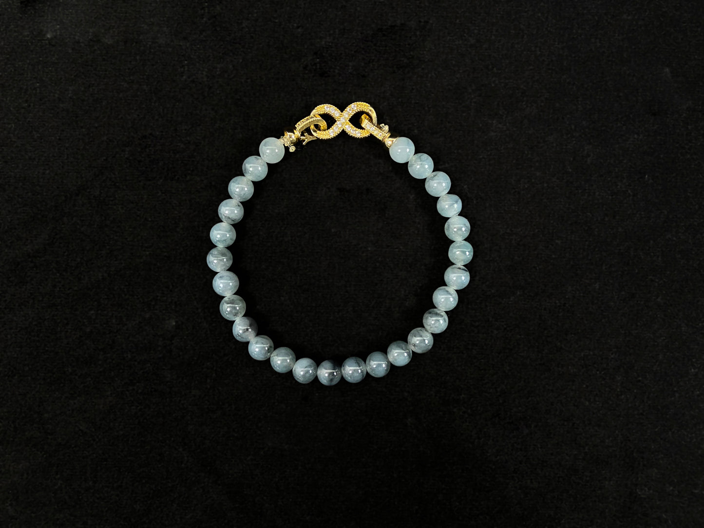 A transparent grayish-white jadeite beaded bracelet.