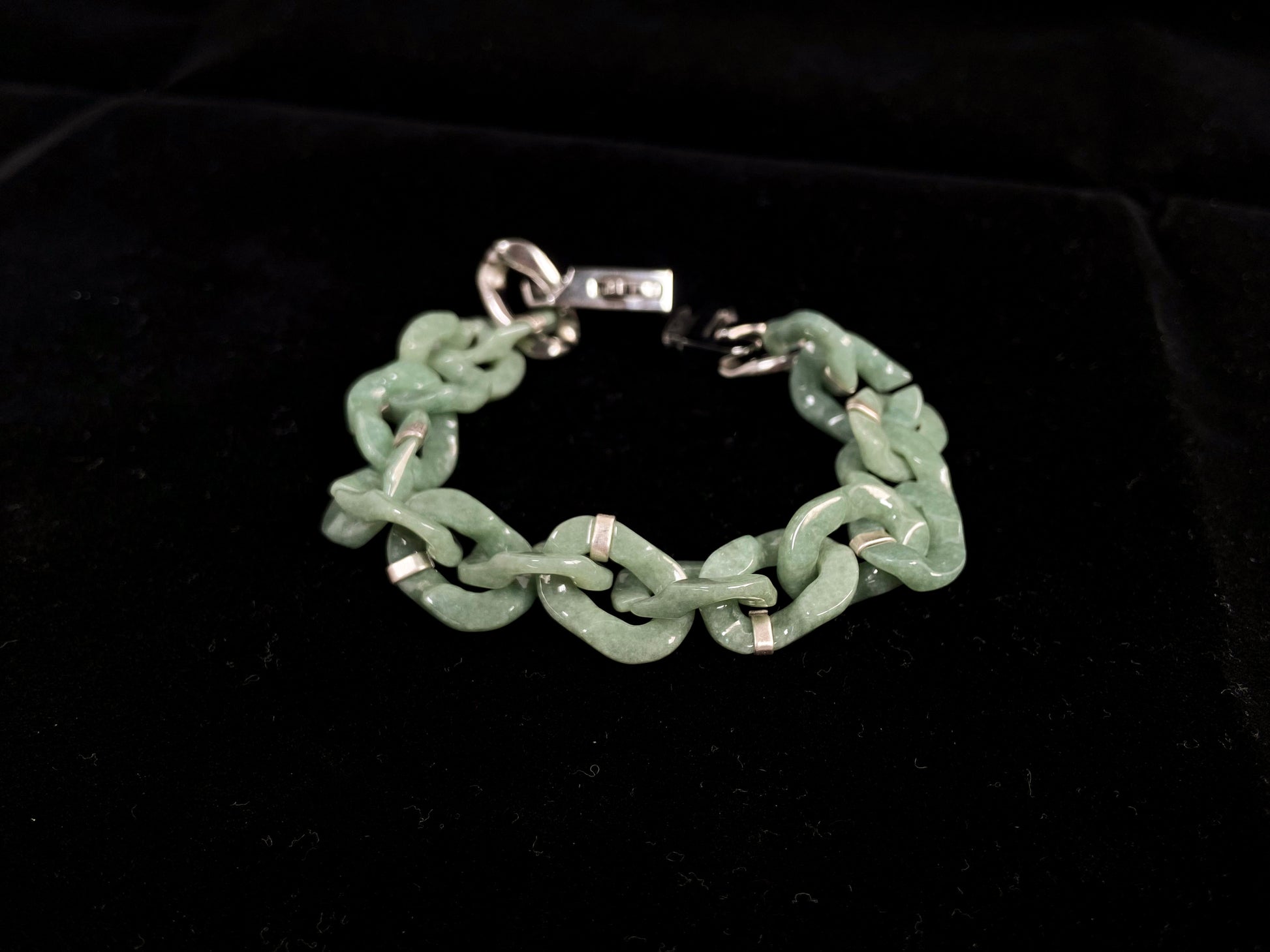 A pea green jadeite Cuban chain bracelet.