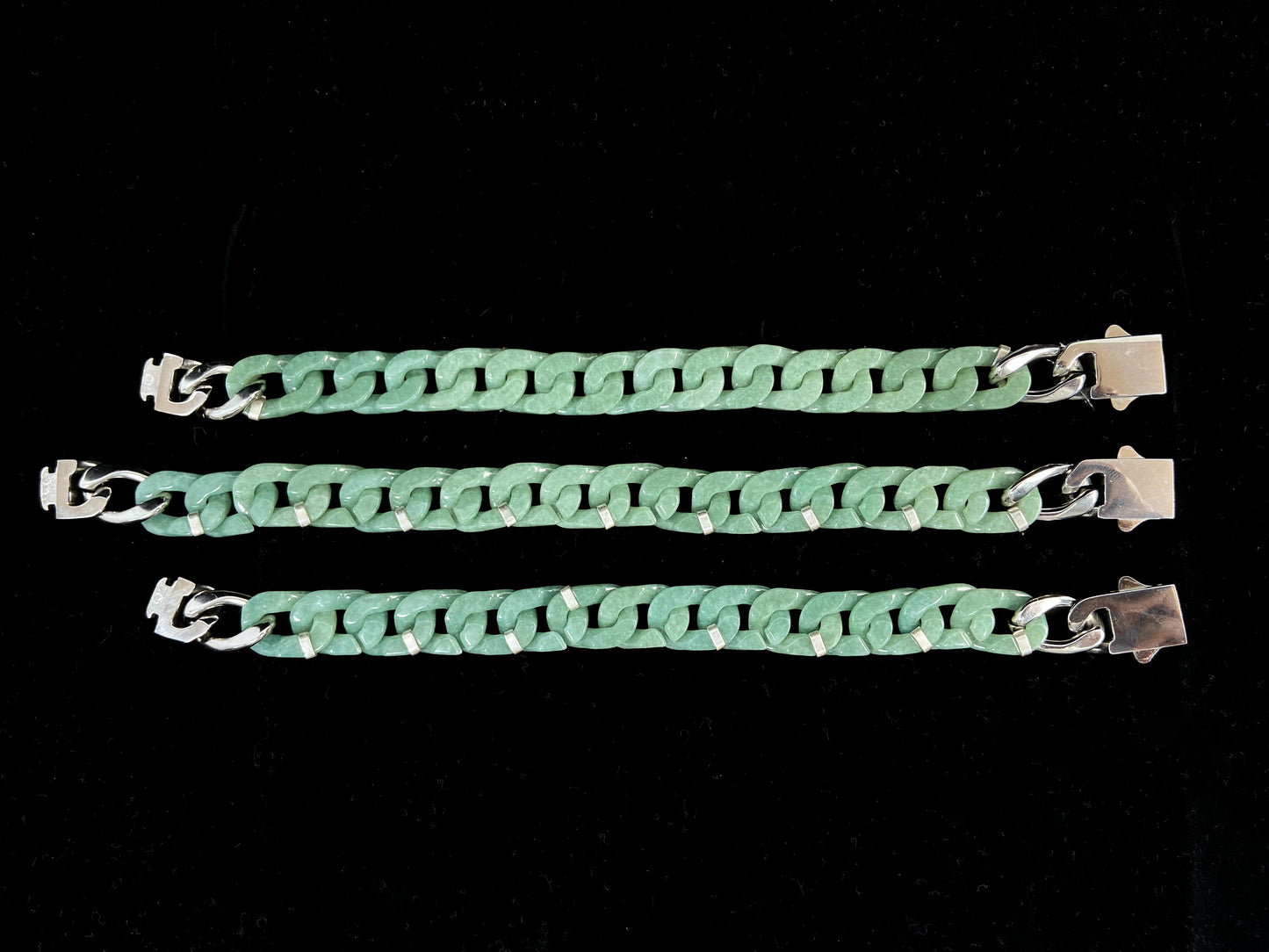 A pea green jadeite Cuban chain bracelet.