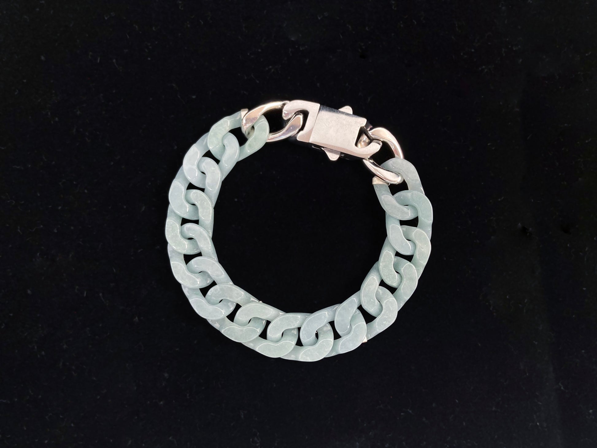 A light-blue jadeite bracelet crafted in the classic Cuban link style.