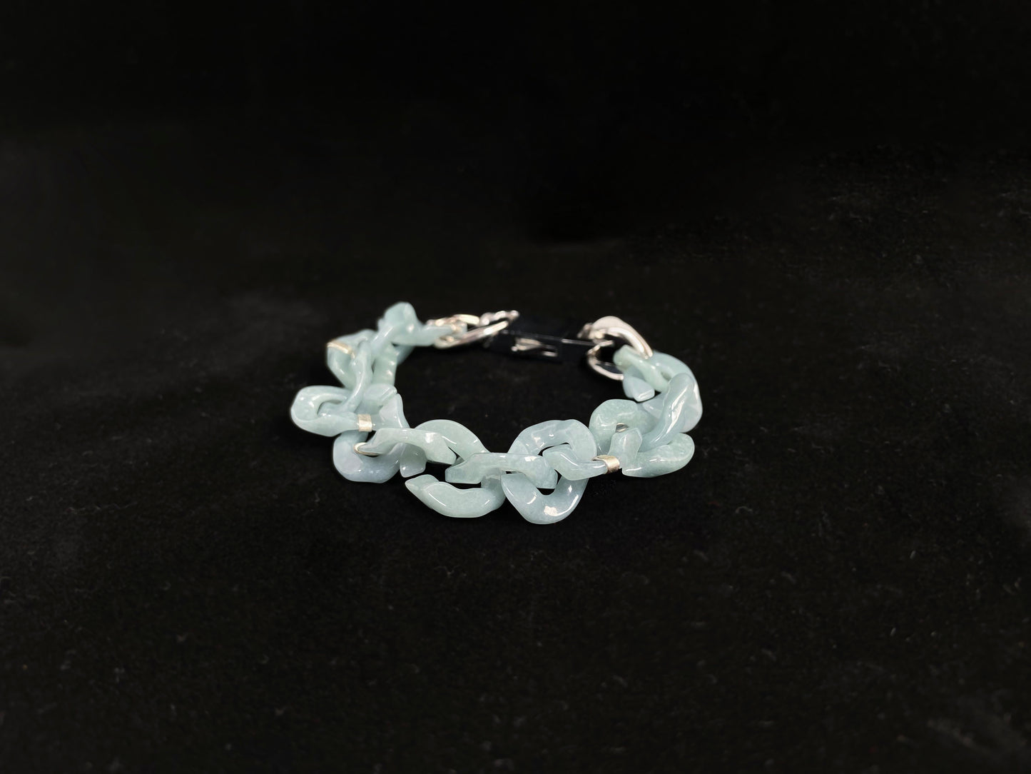 A light-blue jadeite bracelet crafted in the classic Cuban link style.