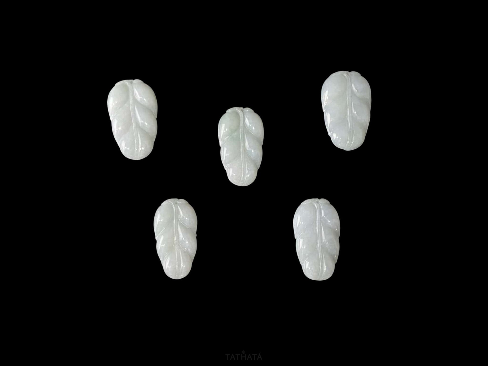 A ivory frost leaf loose jadeite.