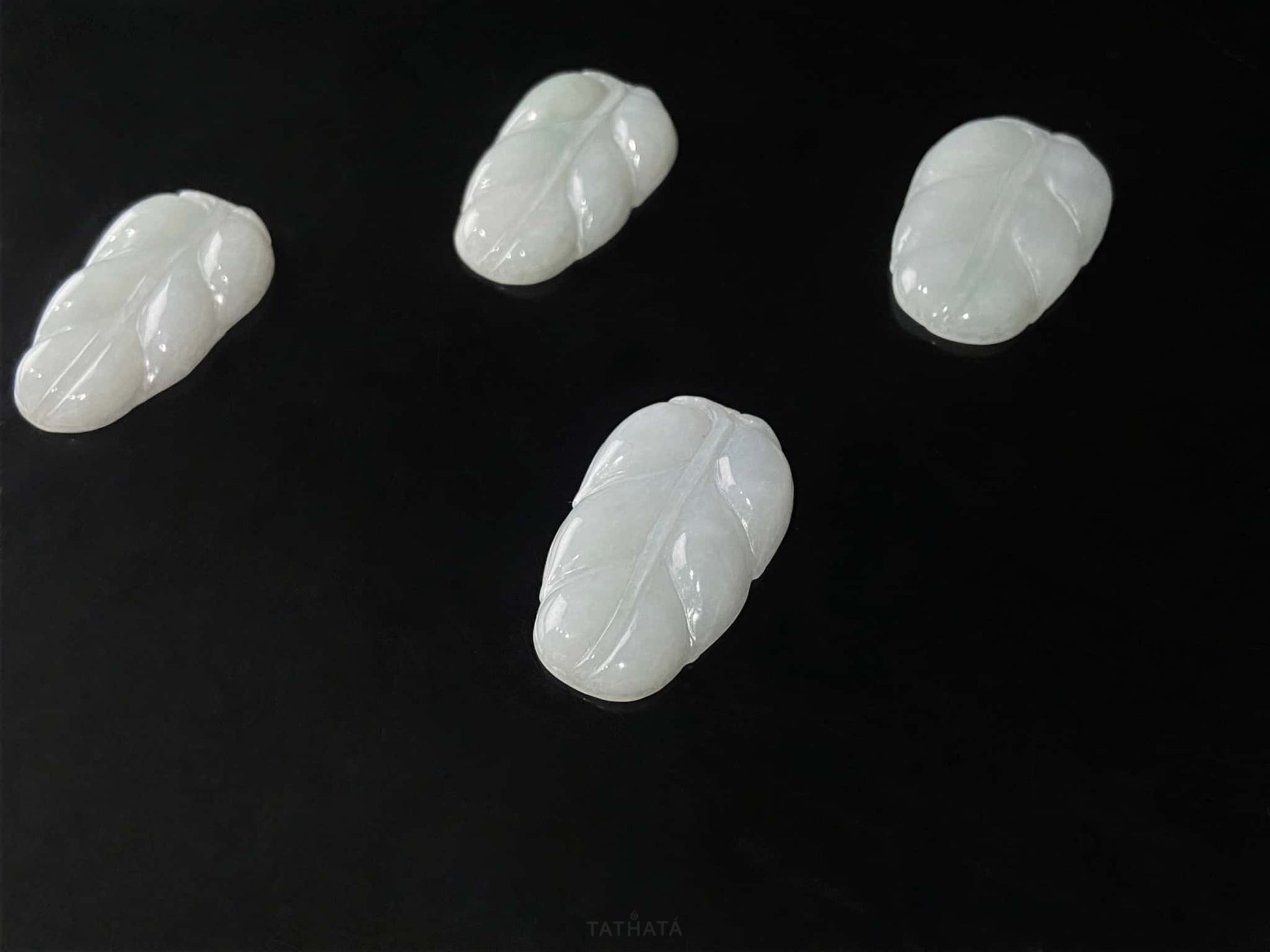 A ivory frost leaf loose jadeite.