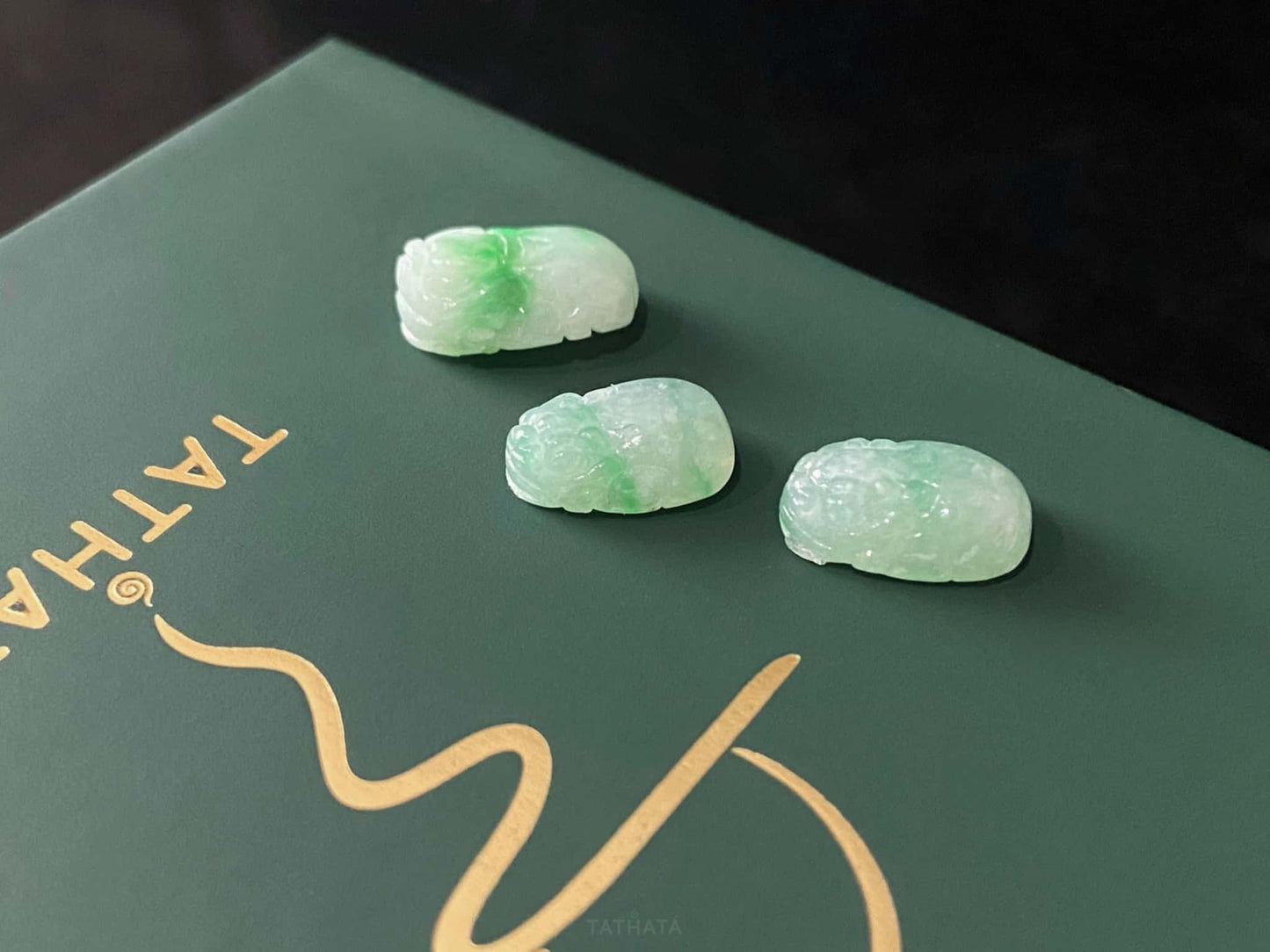 A green dot fortune Pixiu loose jadeite.