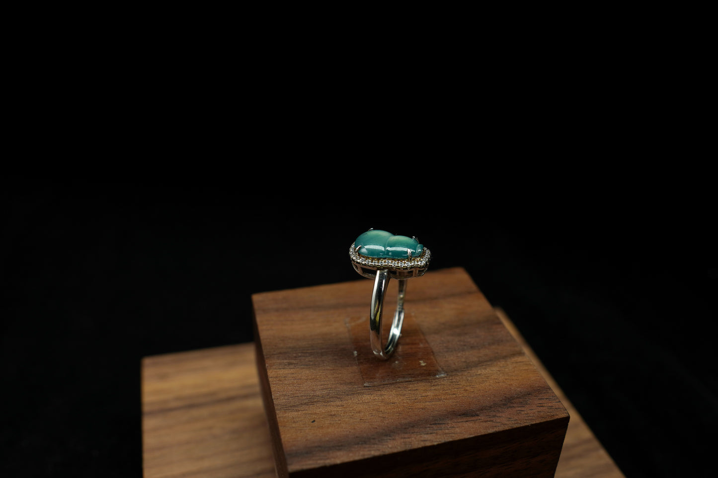 Ocean Gourd · Jadeite Ring with Diamond Halo