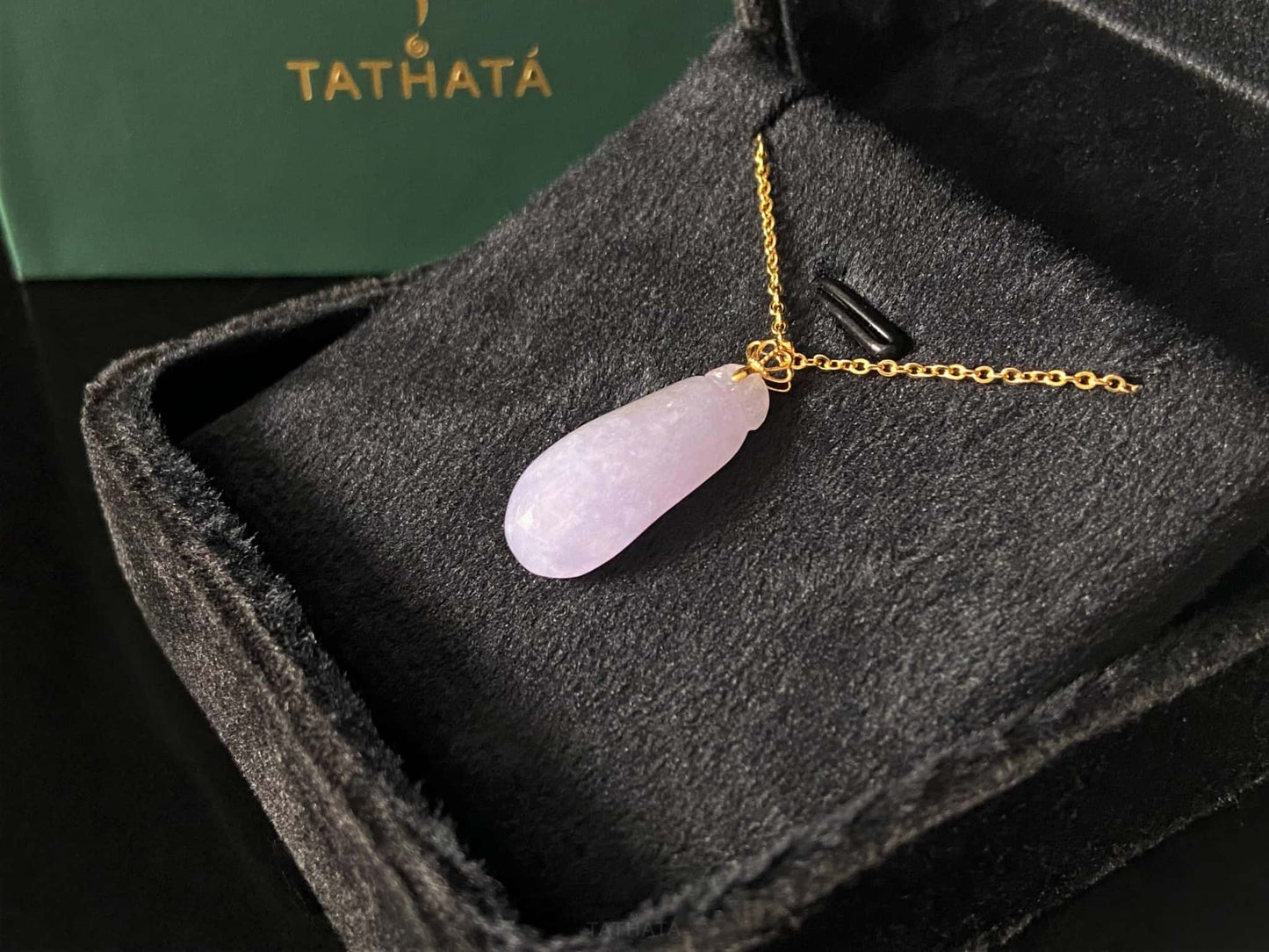 A lilac crown melon jadeite pendant.