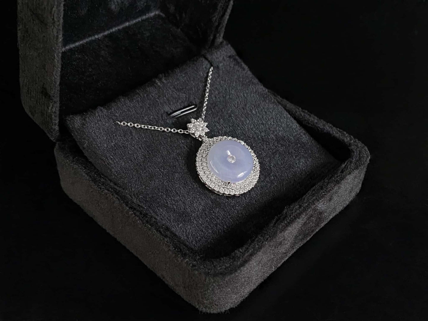 Dreamy Lavender Peace Buckle · Nature Burmese Jadeite Pendant