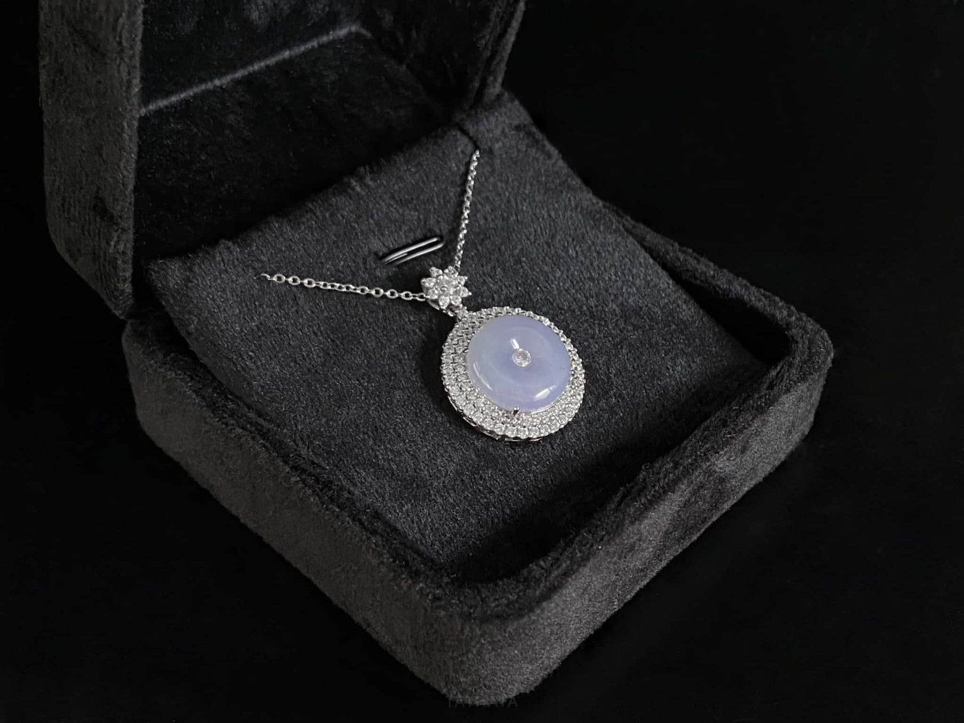Dreamy Lavender Peace Buckle · Nature Burmese Jadeite Pendant