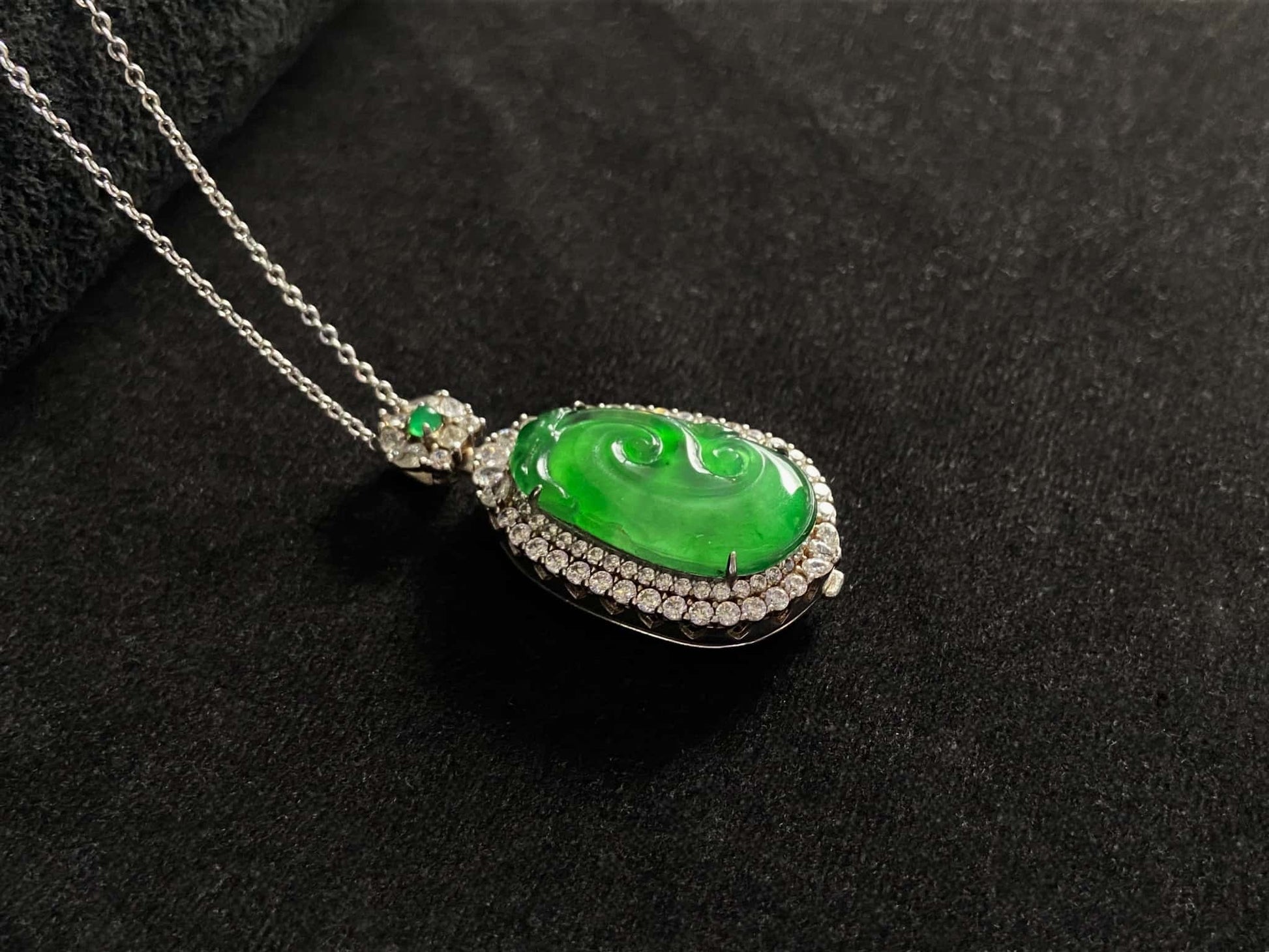 A vivid green spirit Ruyi jadeite pendant.