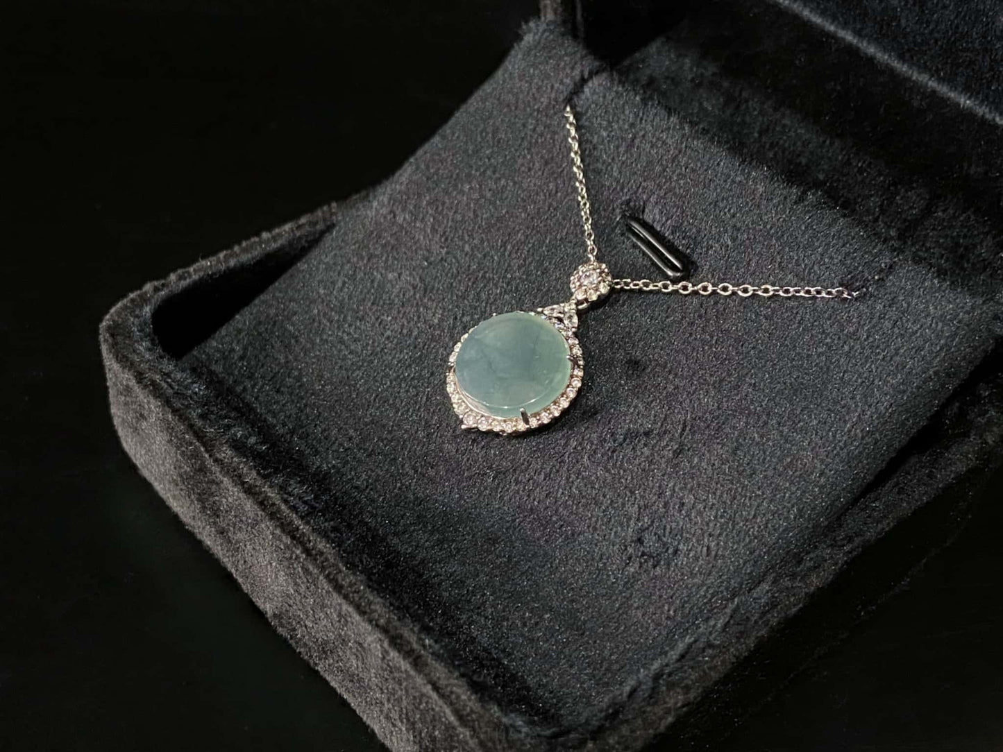 A mint dew disk jadeite pendant.