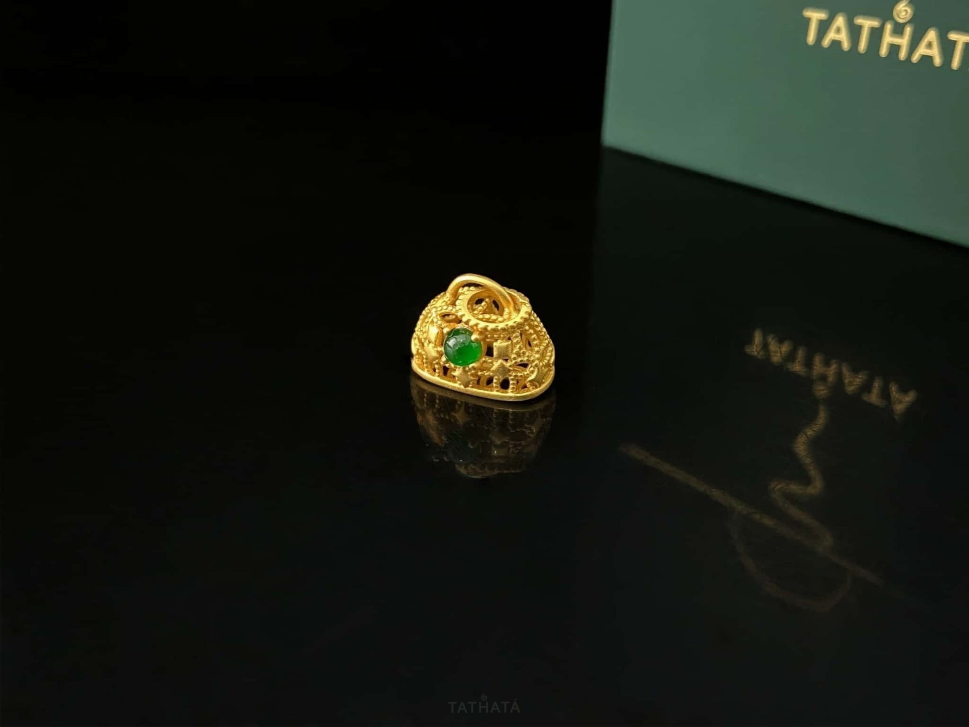 A auspicious green latch jadeite pendant.