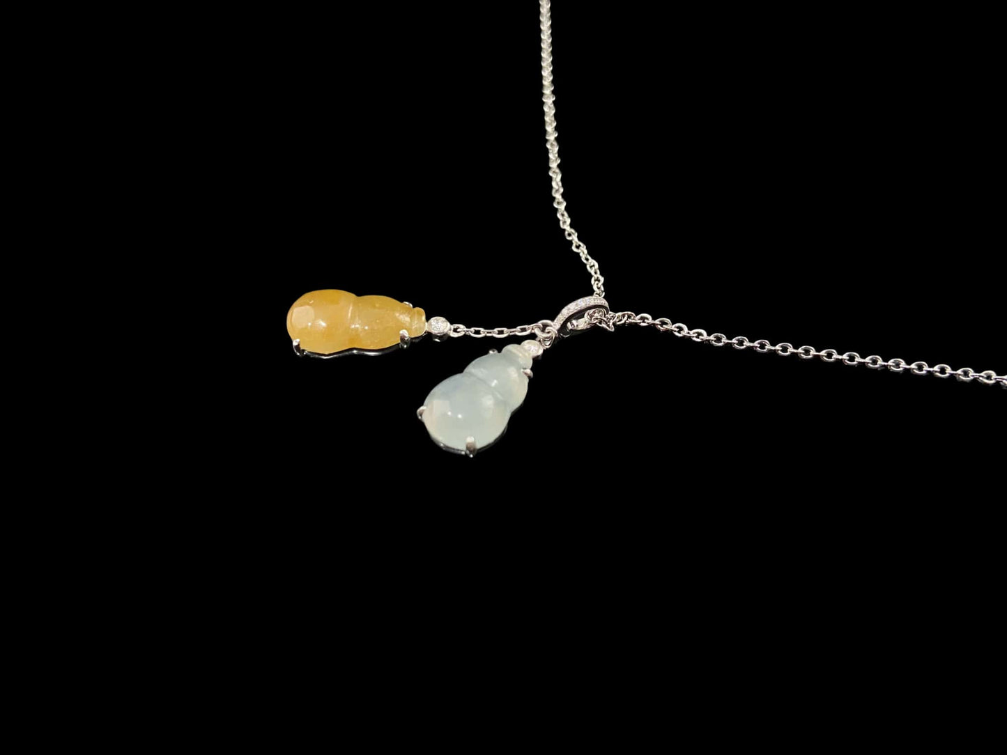A sun and moon twin gourds jadeite pendant.