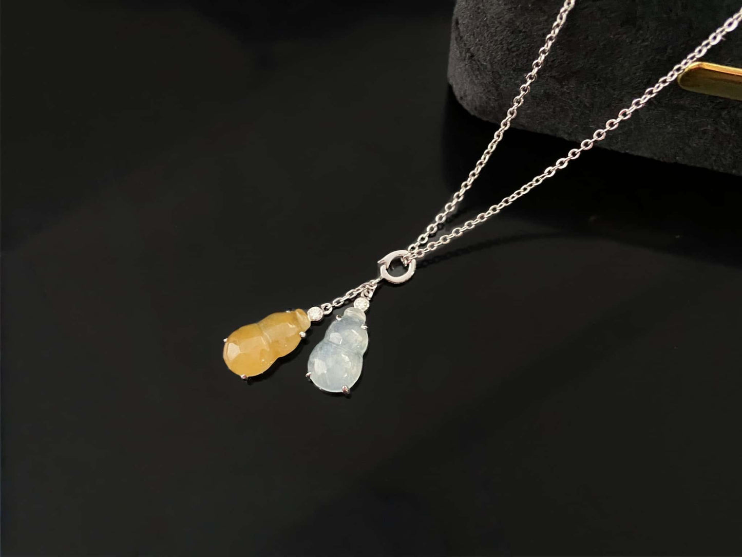 A sun and moon twin gourds jadeite pendant.