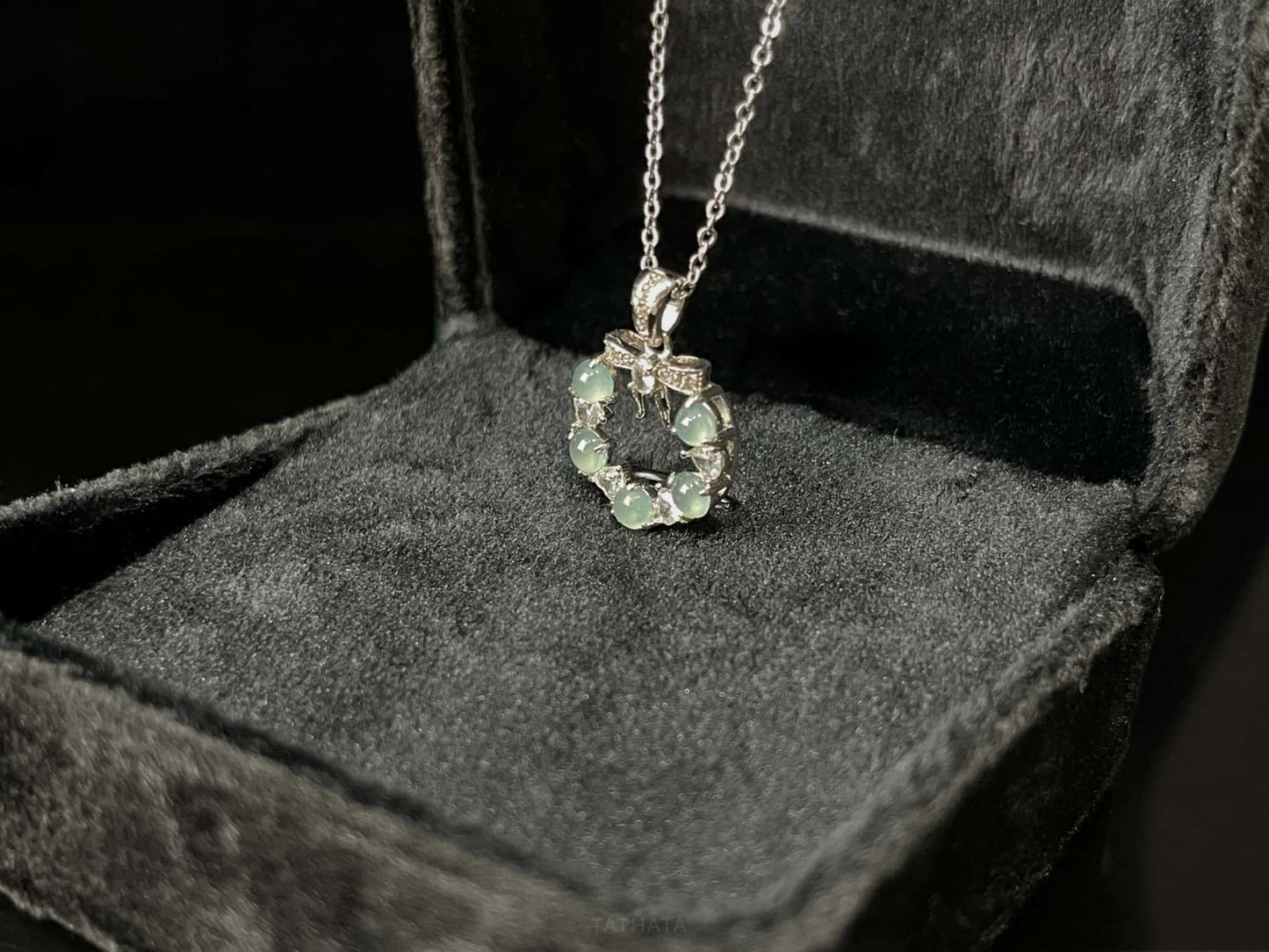 A icy bow wreath jadeite pendant.