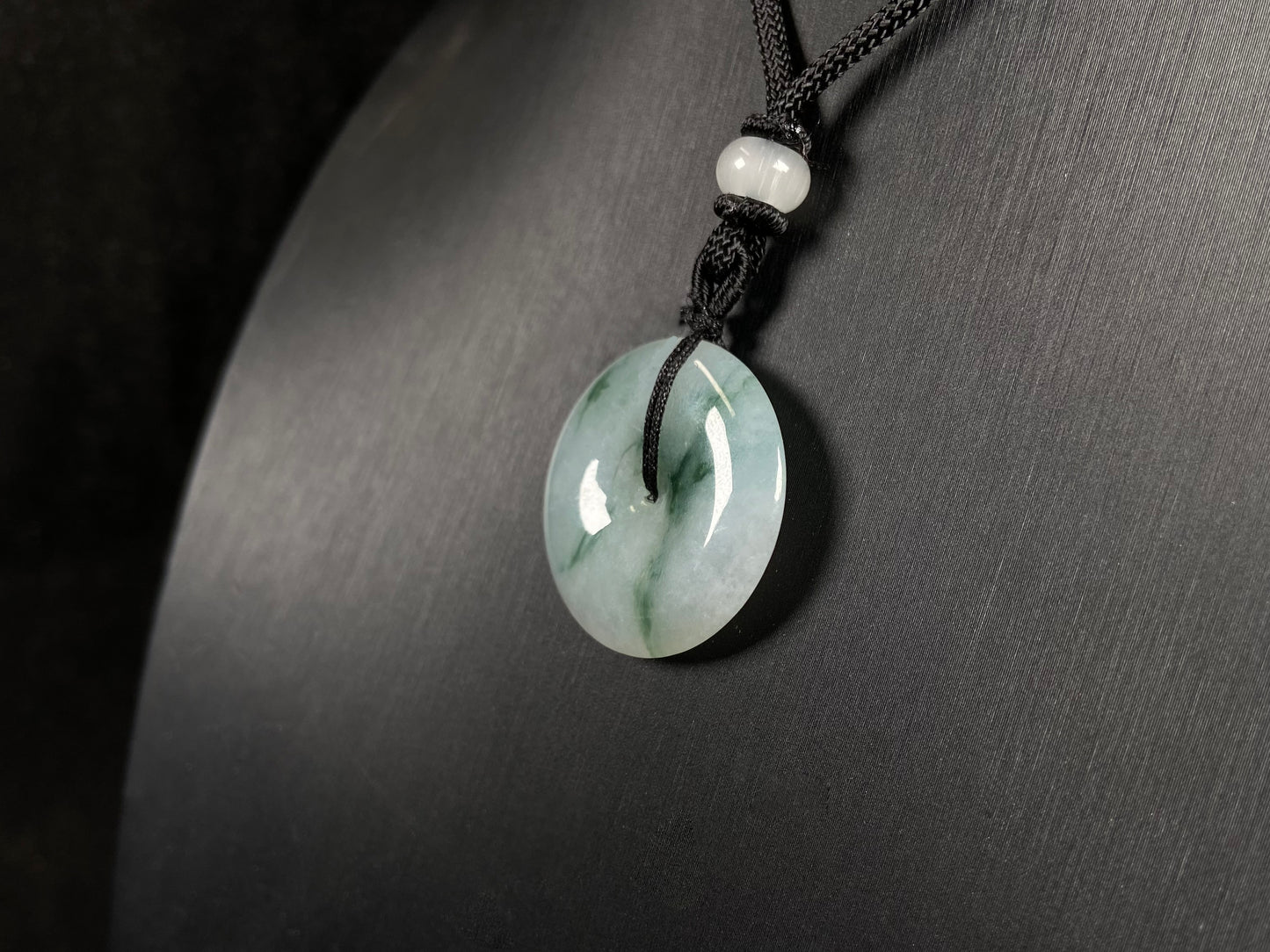 A icy green float round safety buckle jadeite pendant.