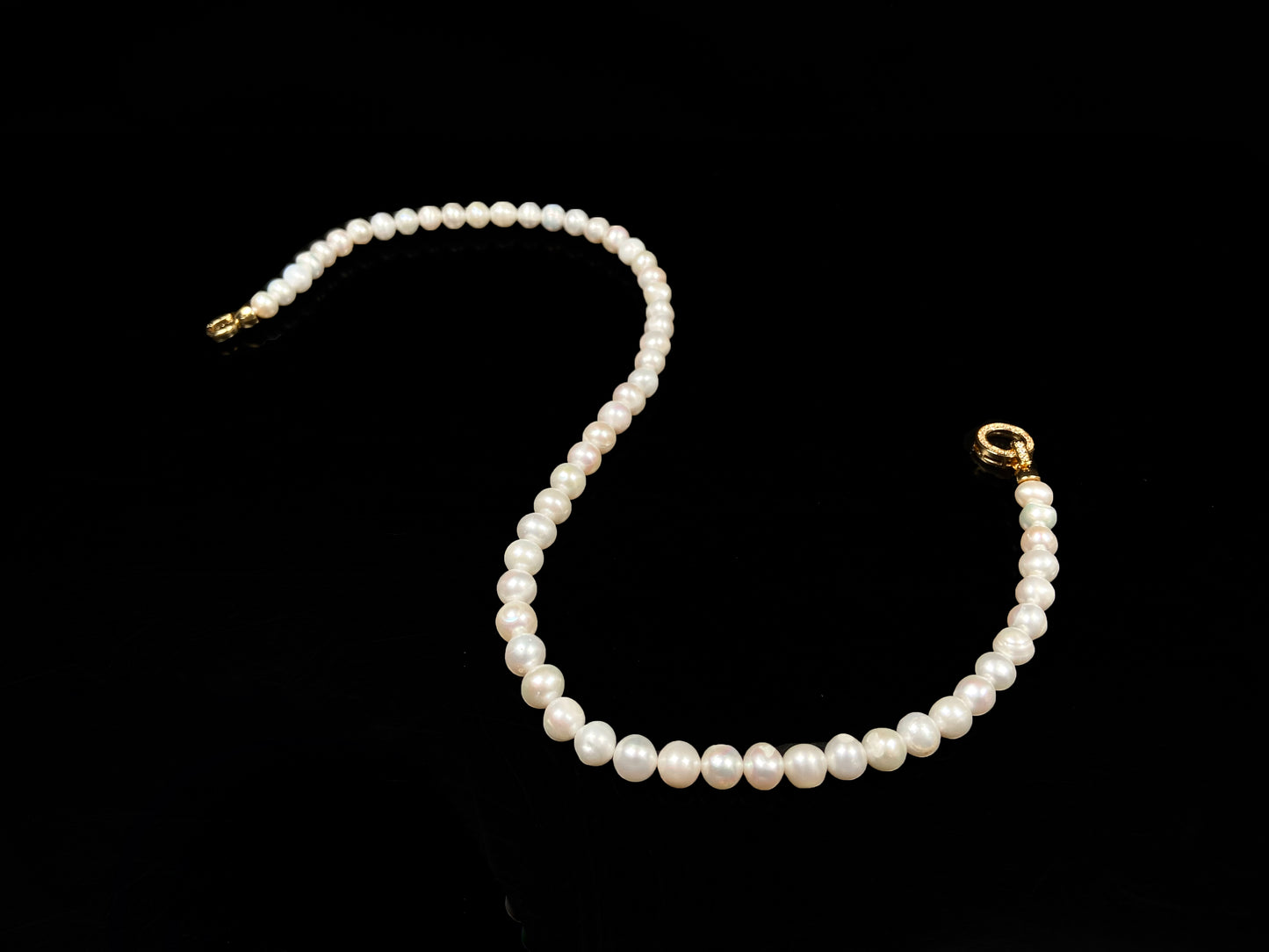 A warm champagne glow pearl beaded necklace.