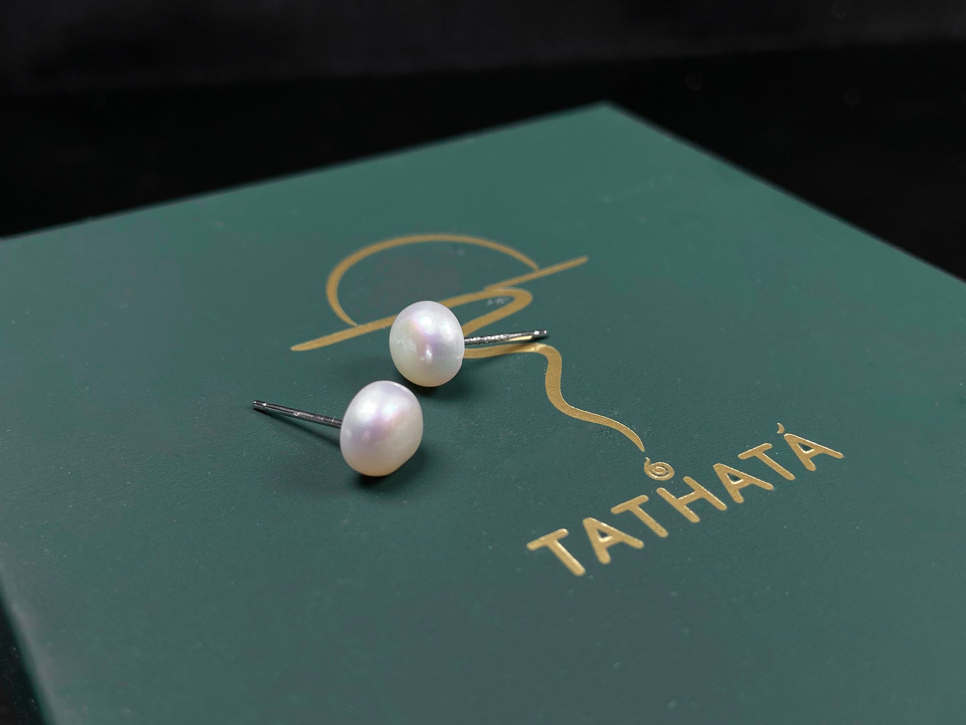 A pair of bloom pink glow pearl earrings.
