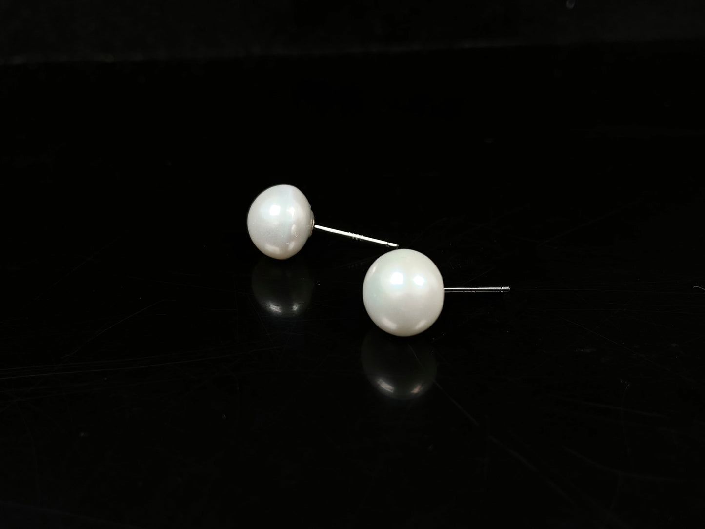 A pair of soft milky white shine pearl earrings.