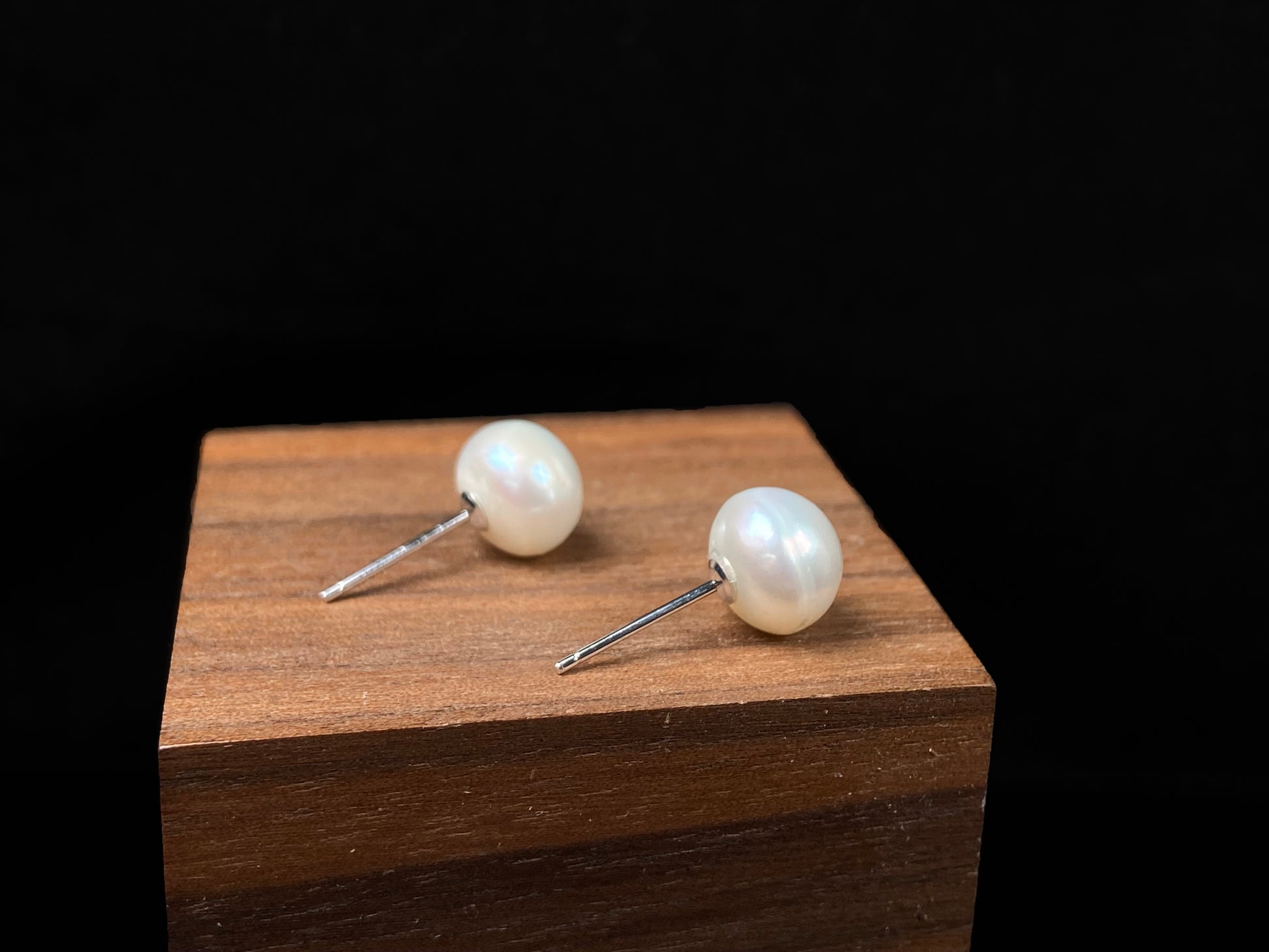 A pair of soft milky white shine pearl earrings.