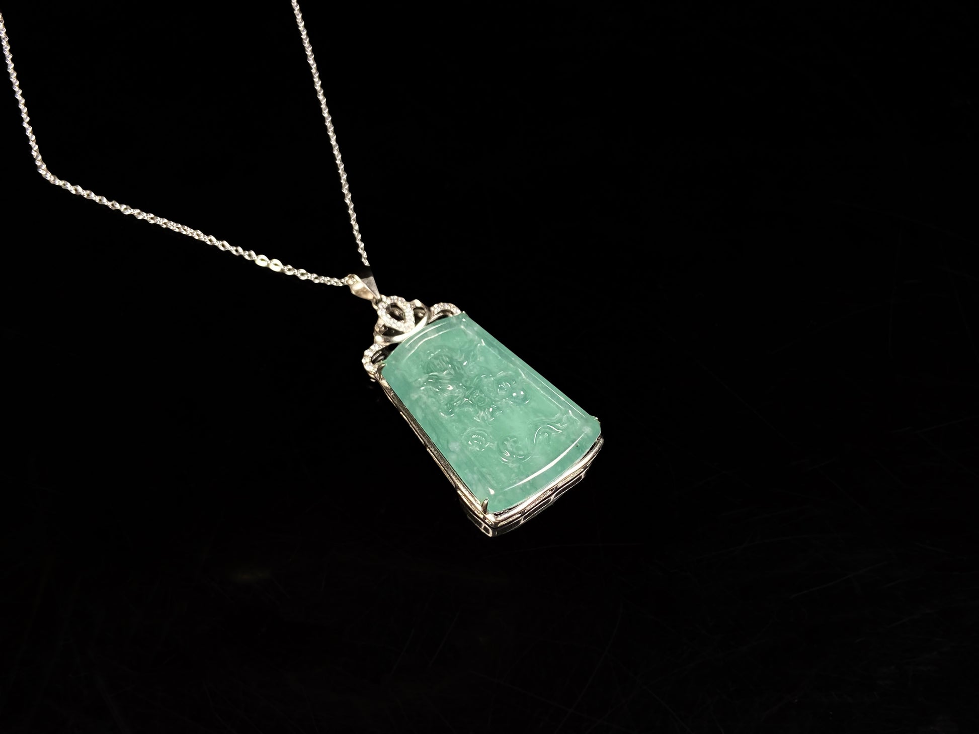 A icy green dragon sparkle jadeite pendant.