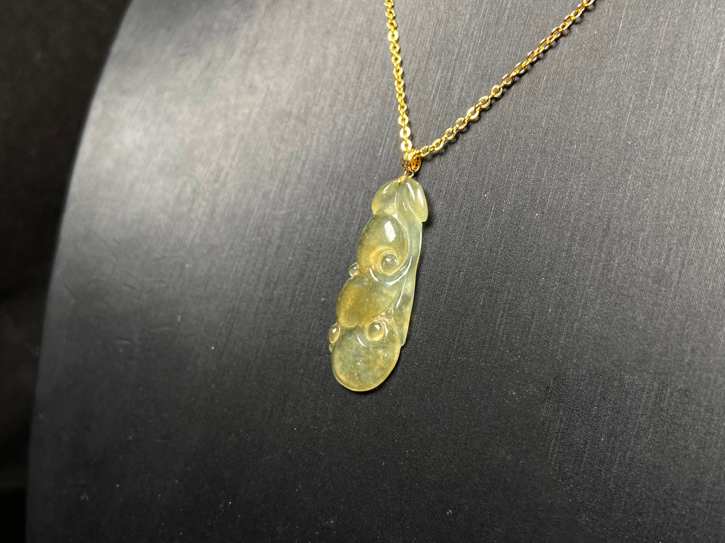 A honey yellow ruyi jadeite pendant.
