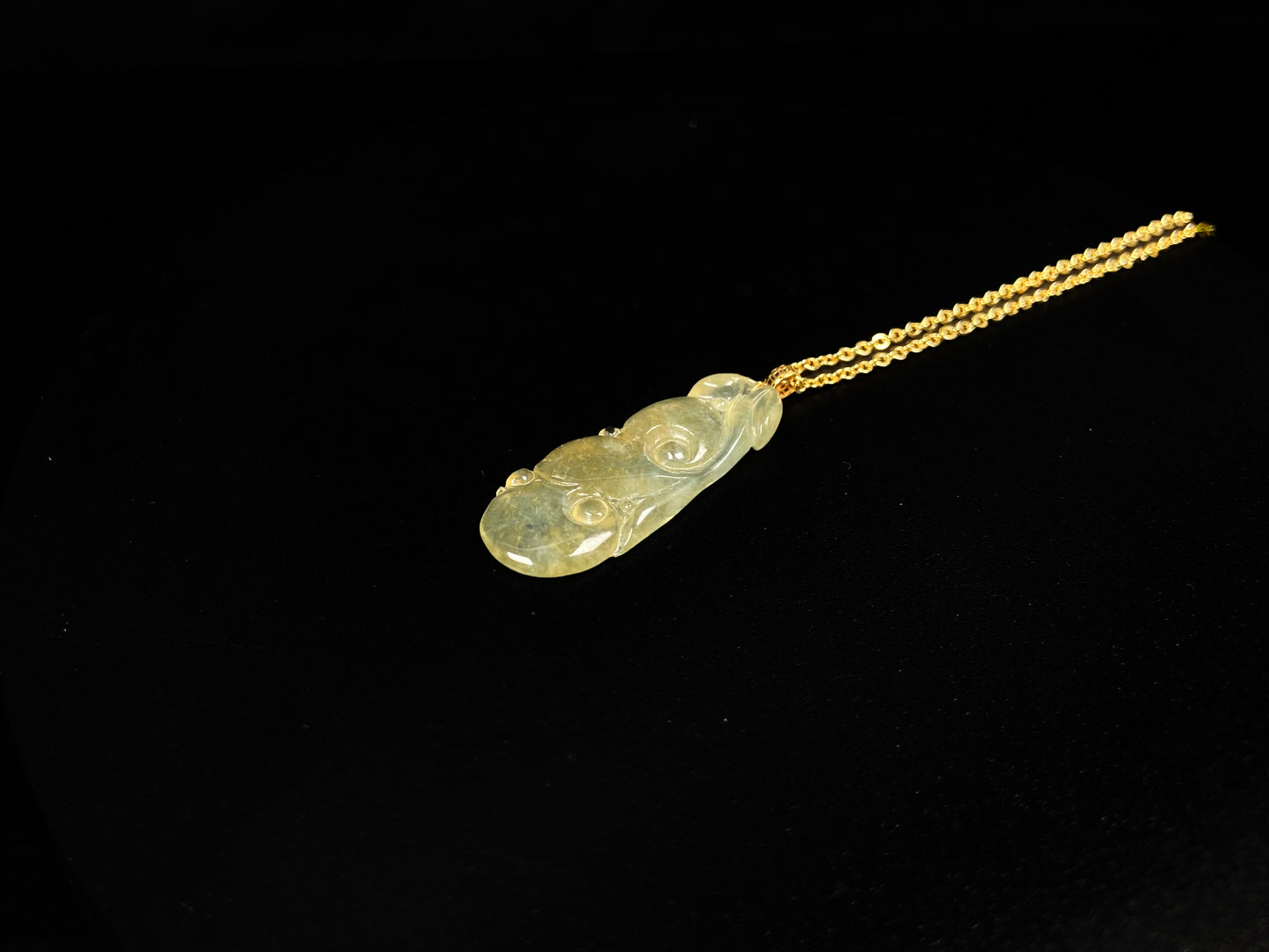 A honey yellow ruyi jadeite pendant.